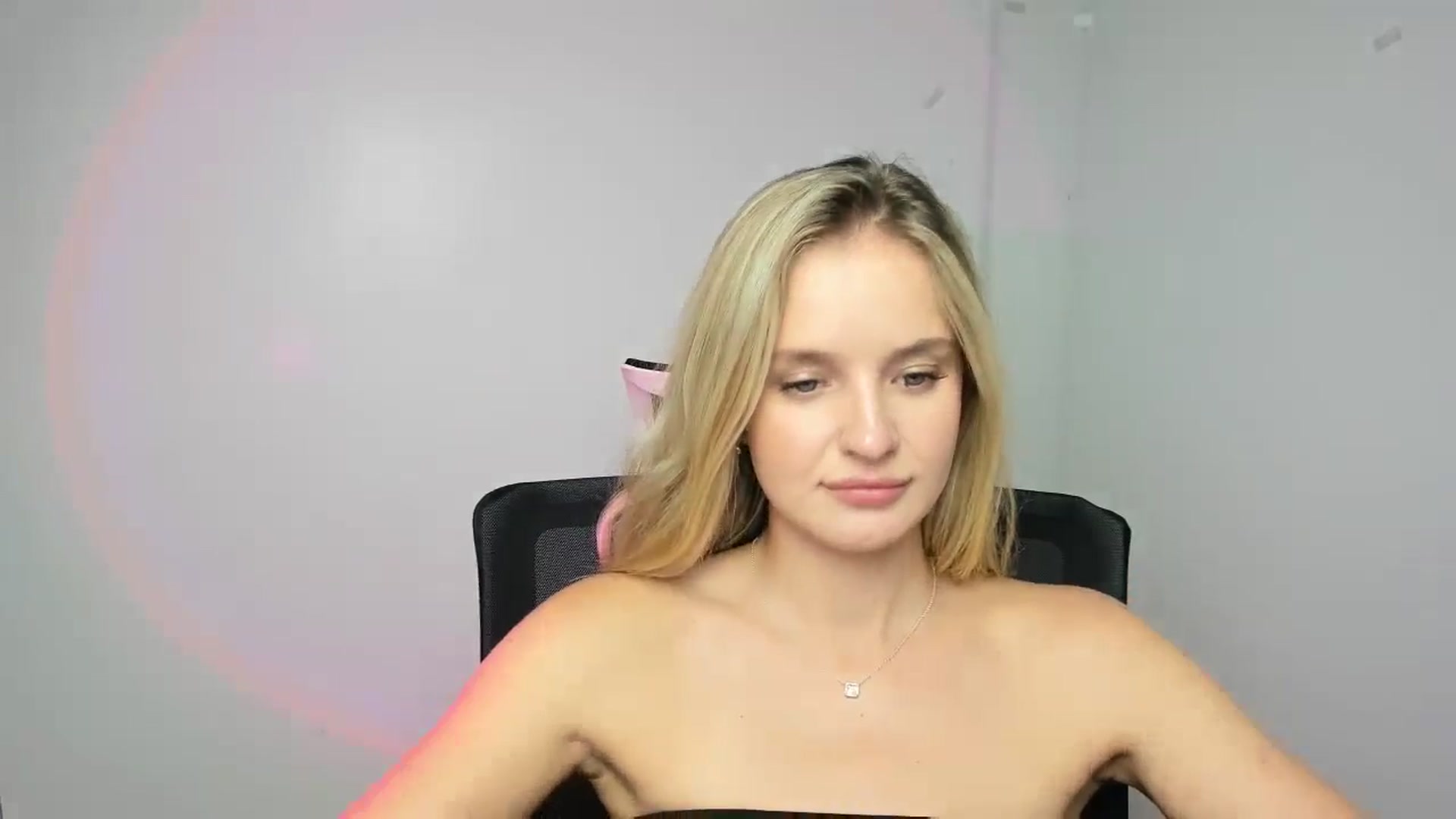 Gallery image thumbnail from Bella_amorere's myfreecams stream on, 09/11/2024, 16:27 image 14 of 20