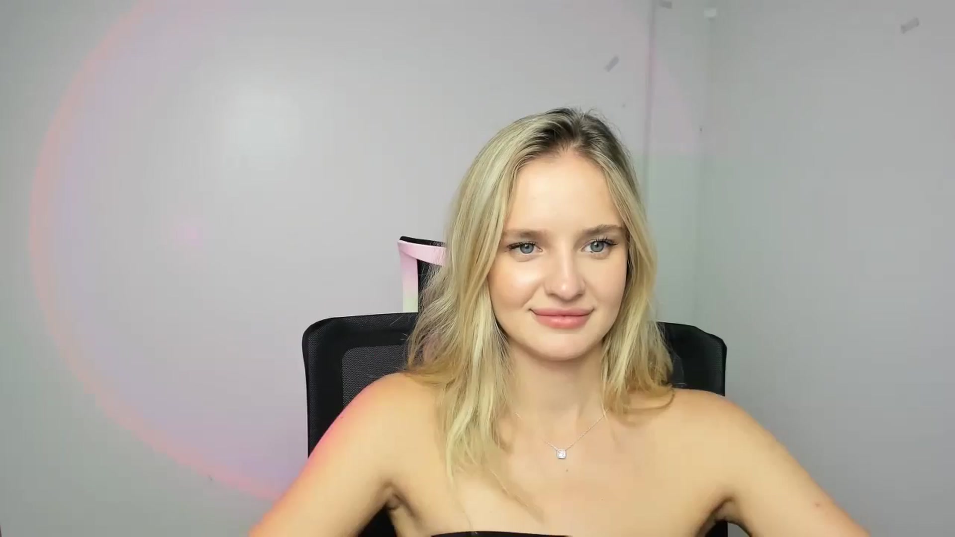 Gallery image thumbnail from Bella_amorere's myfreecams stream on, 09/11/2024, 16:27 image 6 of 20