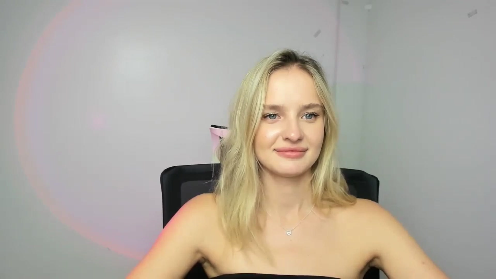 Gallery image thumbnail from Bella_amorere's myfreecams stream on, 09/11/2024, 16:27 image 2 of 20