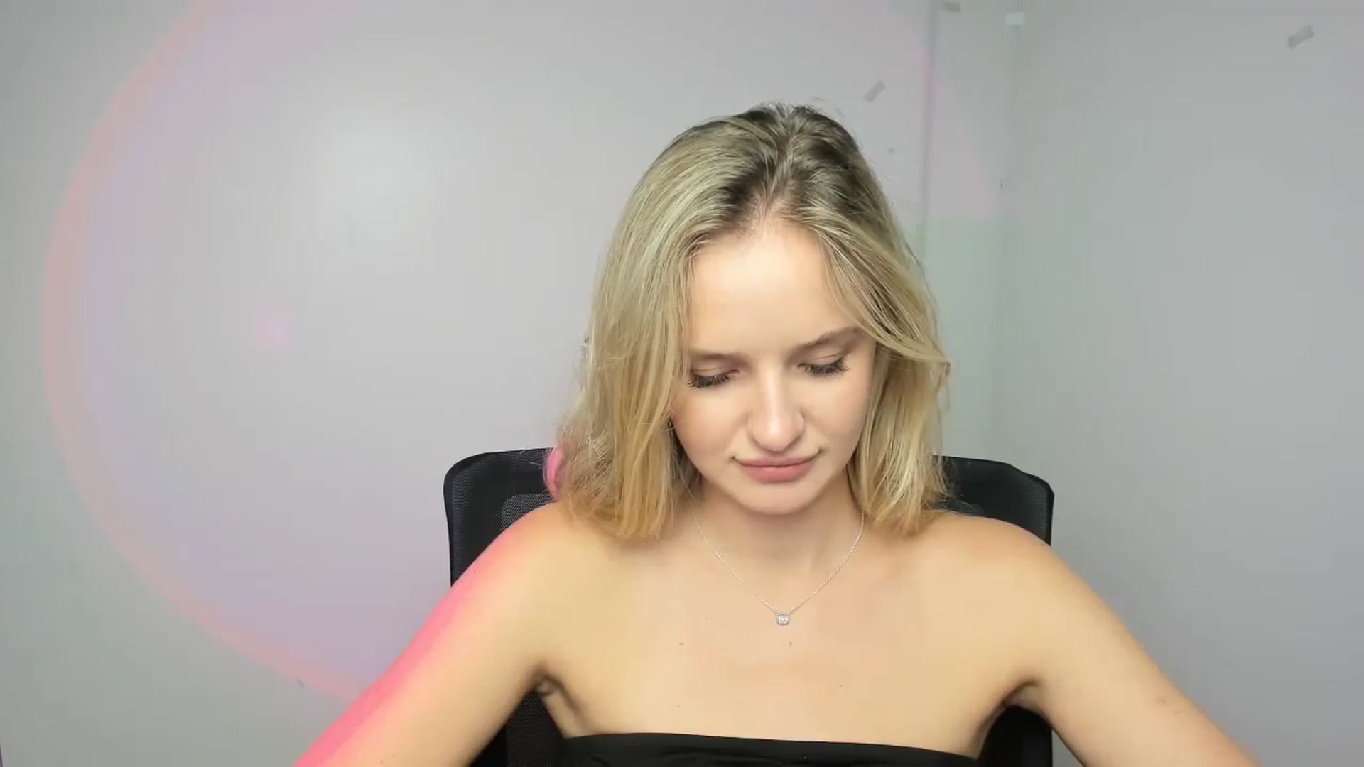 Gallery image thumbnail from Bella_amorere's myfreecams stream on, 09/11/2024, 16:27 image 19 of 20