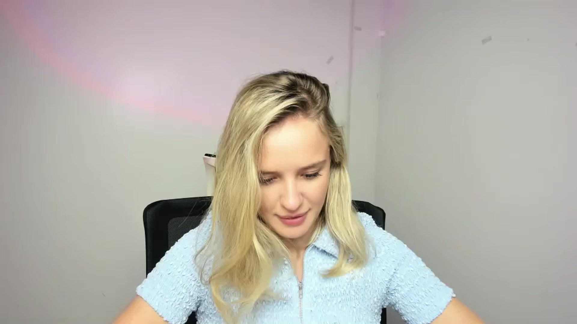 Gallery image thumbnail from Bella_amorere's myfreecams stream on, 09/13/2024, 15:24 image 18 of 20