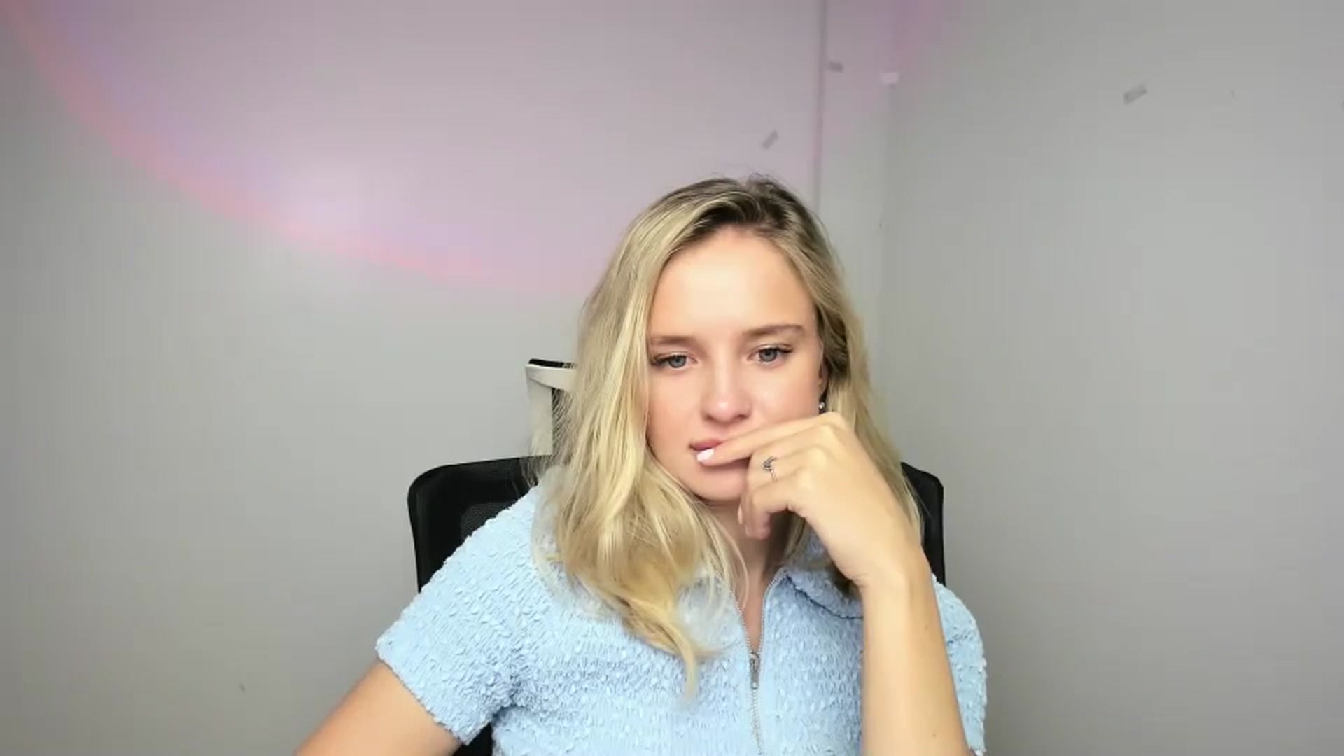 Gallery image thumbnail from Bella_amorere's myfreecams stream on, 09/13/2024, 16:24 image 11 of 20