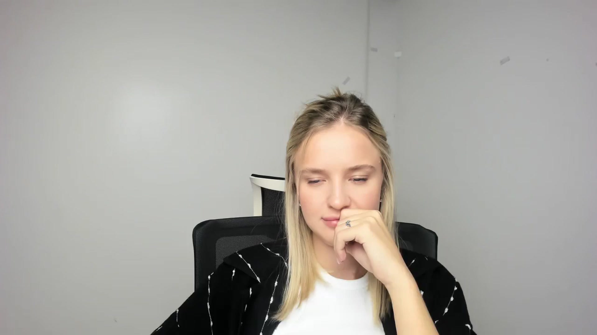 Gallery image thumbnail from Bella_amorere's myfreecams stream on, 09/14/2024, 12:10 image 9 of 20