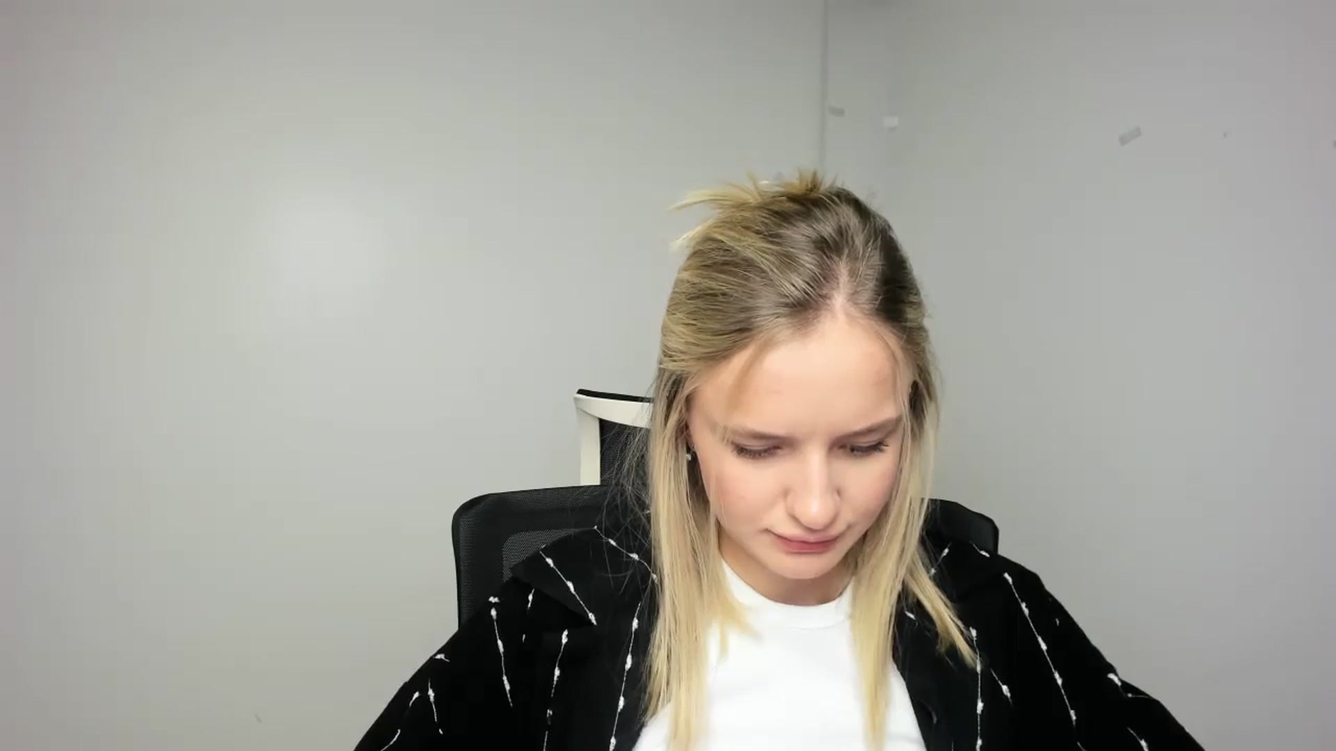 Gallery image thumbnail from Bella_amorere's myfreecams stream on, 09/14/2024, 12:10 image 10 of 20