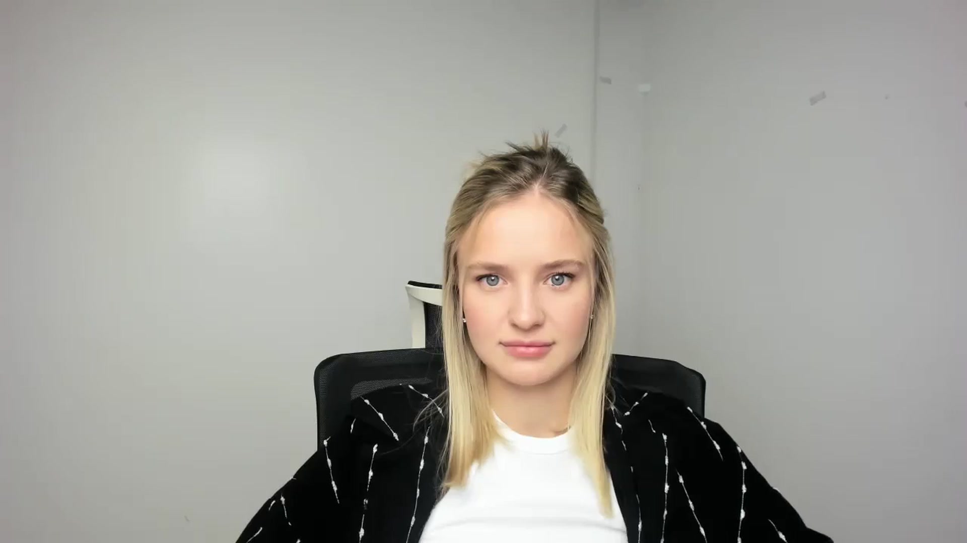 Gallery image thumbnail from Bella_amorere's myfreecams stream on, 09/14/2024, 12:10 image 1 of 20