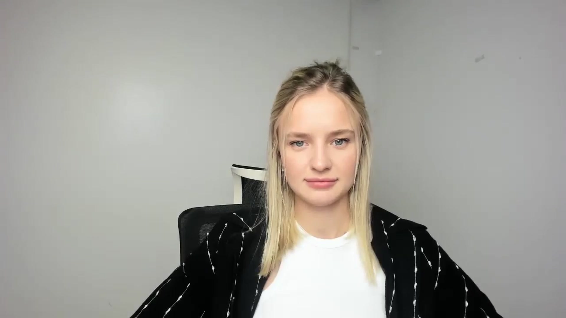 Gallery image thumbnail from Bella_amorere's myfreecams stream on, 09/14/2024, 12:44 image 11 of 20