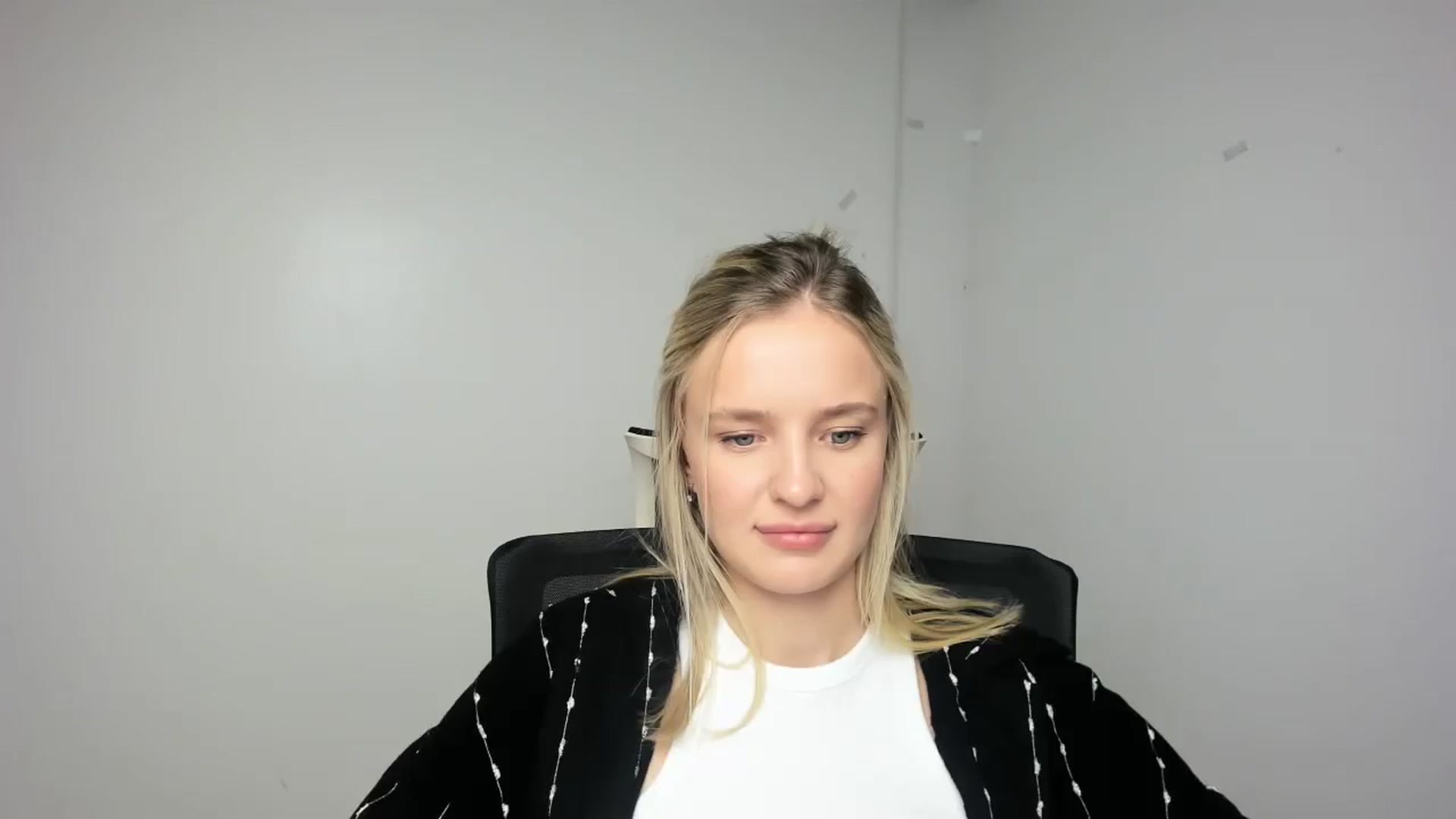 Gallery image thumbnail from Bella_amorere's myfreecams stream on, 09/14/2024, 13:46 image 9 of 20