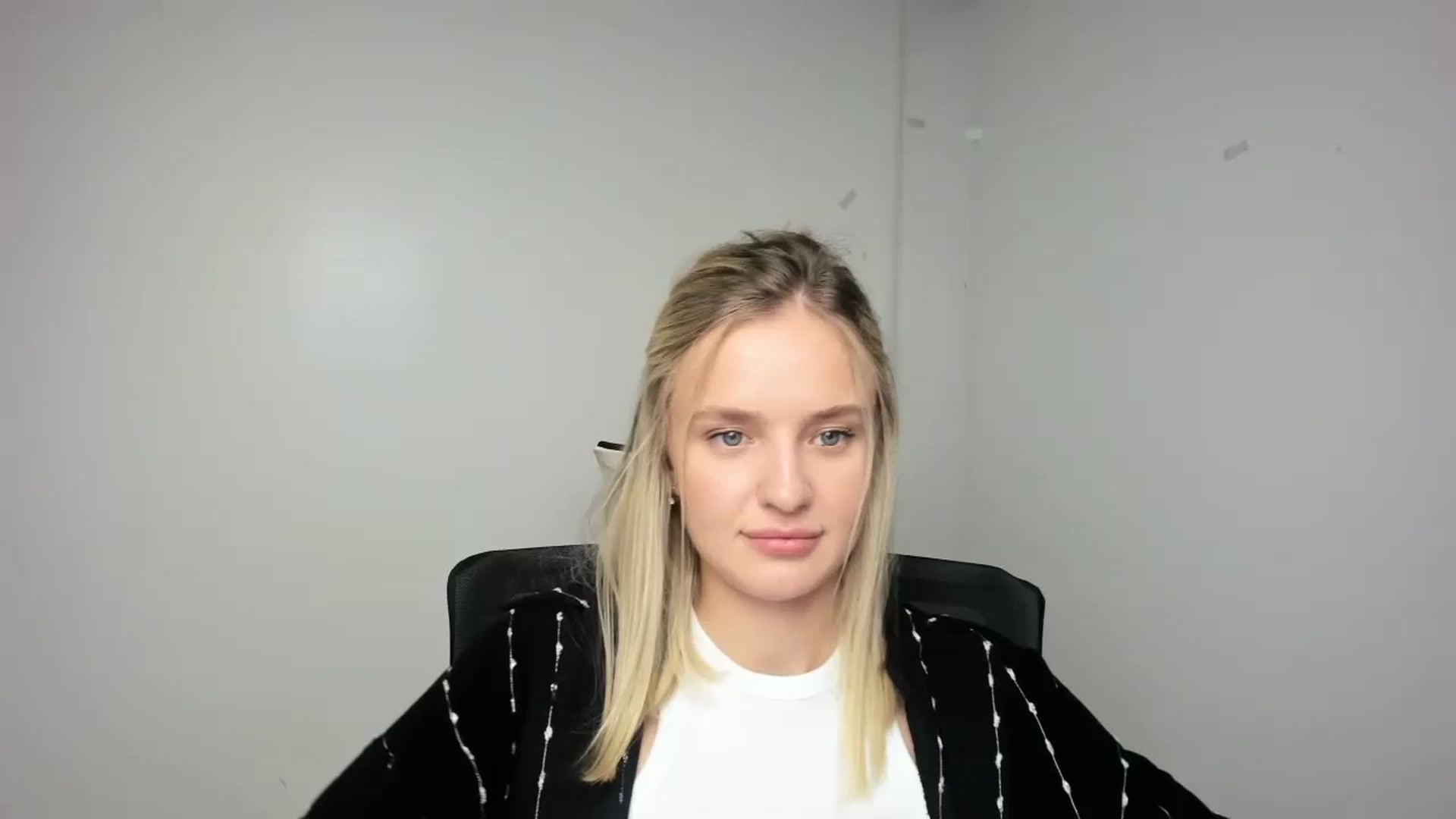 Gallery image thumbnail from Bella_amorere's myfreecams stream on, 09/14/2024, 15:35 image 7 of 20