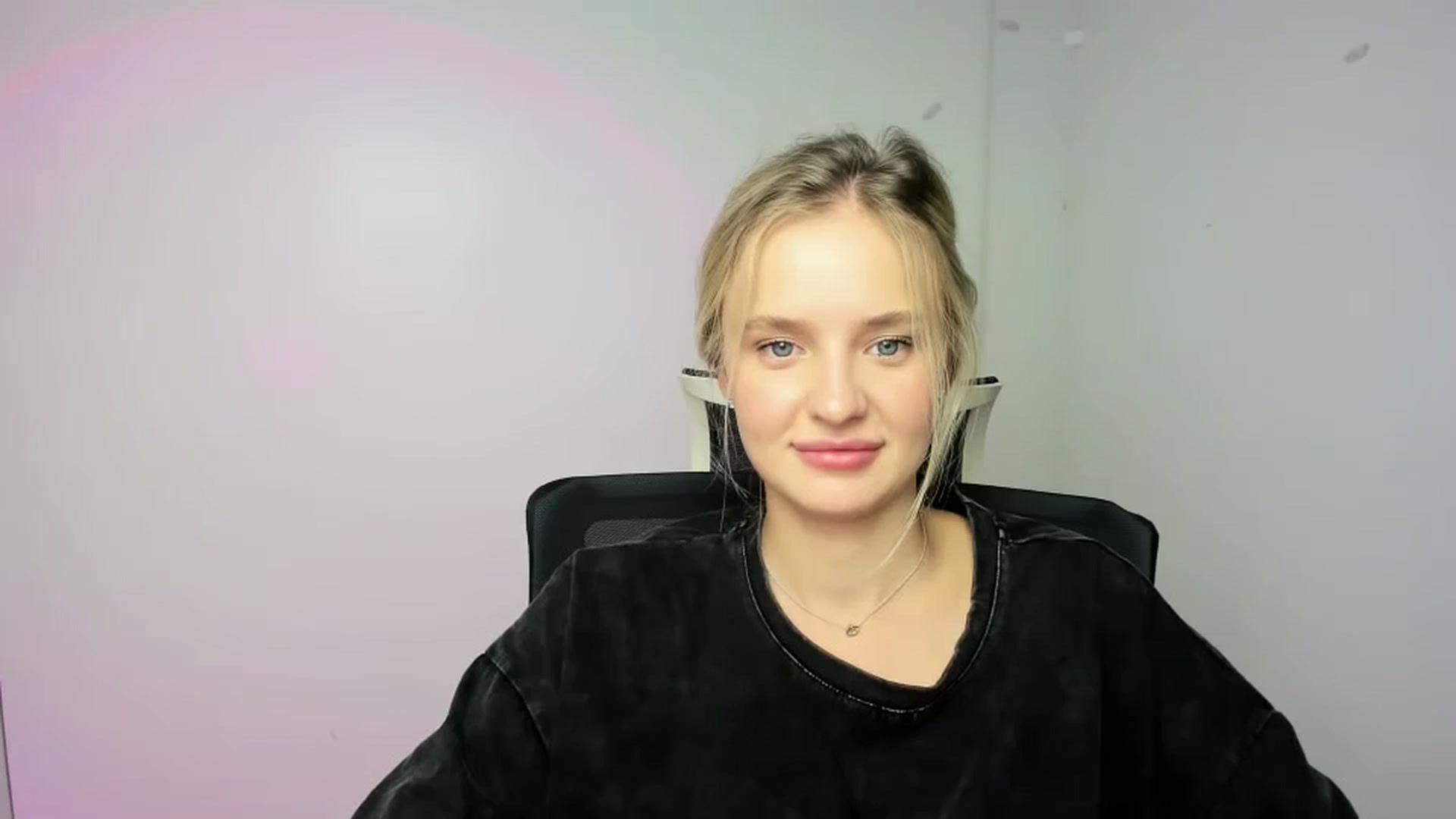 Gallery image thumbnail from Bella_amorere's myfreecams stream on, 09/20/2024, 16:35 image 9 of 20