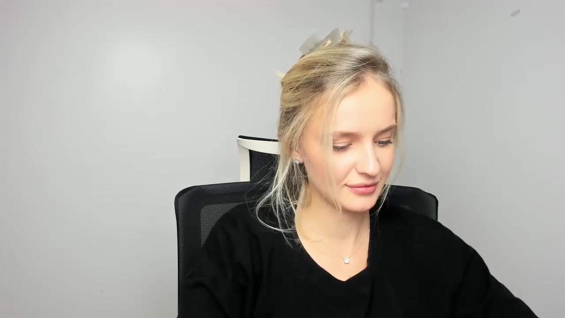 Gallery image thumbnail from Bella_amorere's myfreecams stream on, 09/21/2024, 12:54 image 15 of 20