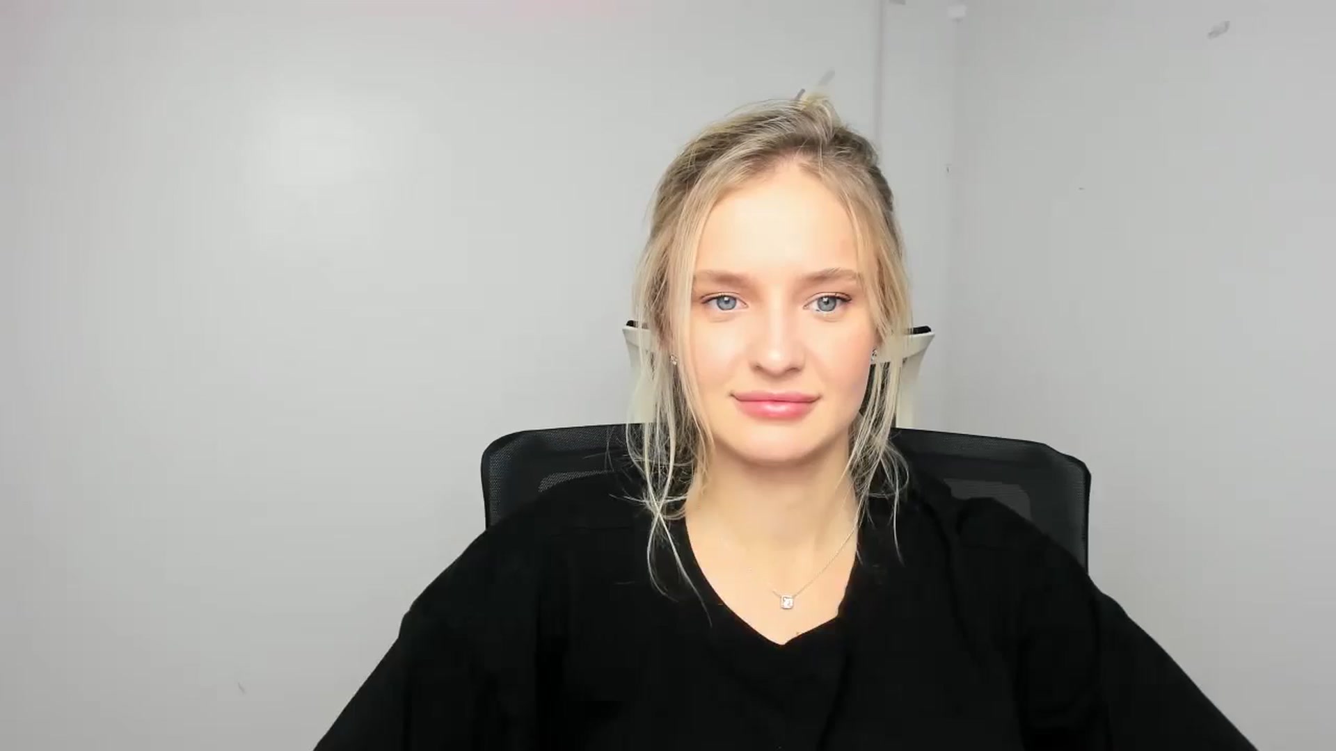 Gallery image thumbnail from Bella_amorere's myfreecams stream on, 09/21/2024, 12:54 image 3 of 20