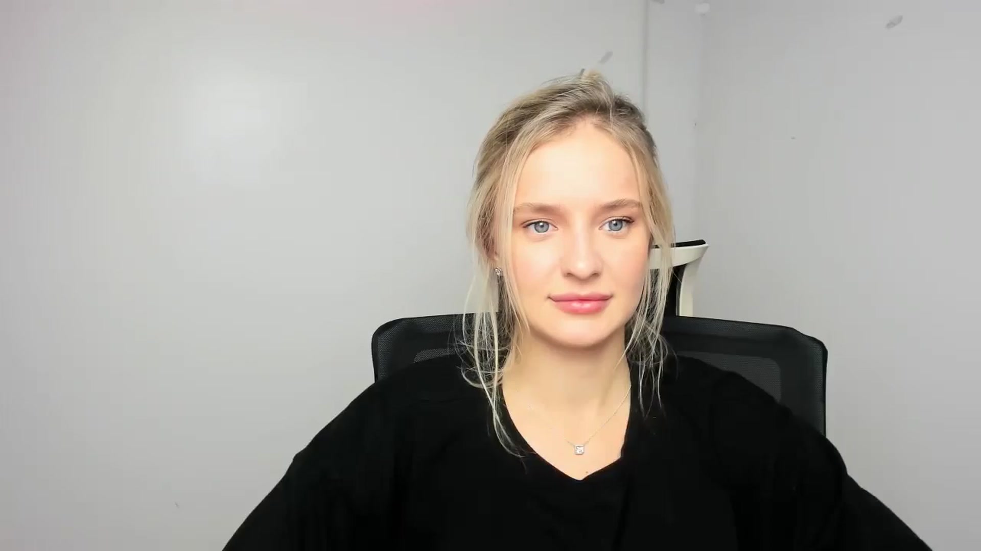 Gallery image thumbnail from Bella_amorere's myfreecams stream on, 09/21/2024, 12:54 image 2 of 20
