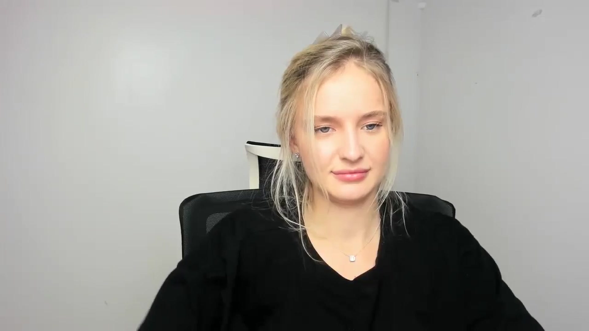 Gallery image thumbnail from Bella_amorere's myfreecams stream on, 09/21/2024, 12:54 image 11 of 20