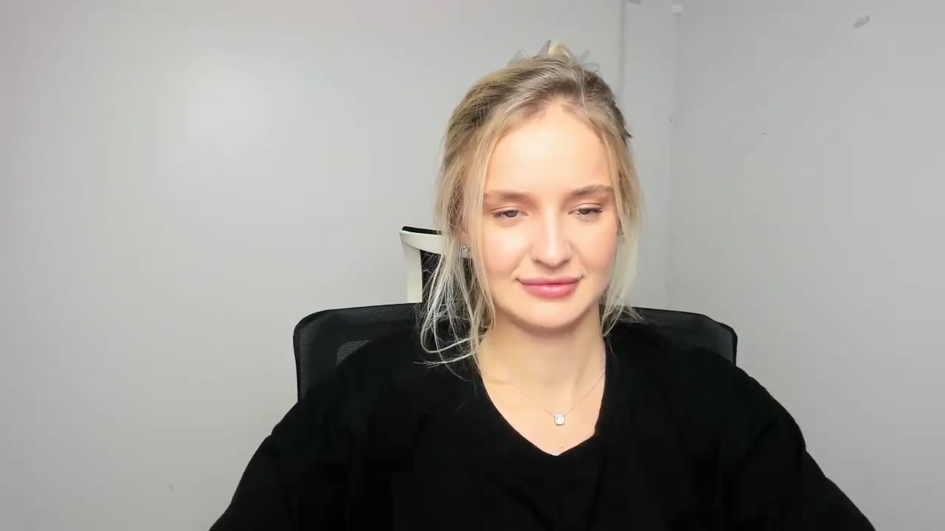 Gallery image thumbnail from Bella_amorere's myfreecams stream on, 09/21/2024, 12:54 image 13 of 20