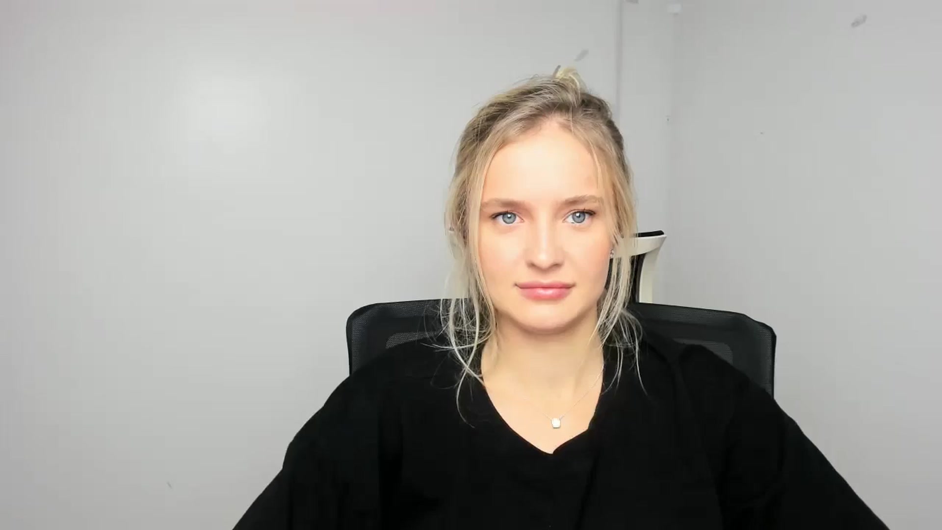 Gallery image thumbnail from Bella_amorere's myfreecams stream on, 09/21/2024, 12:54 image 5 of 20