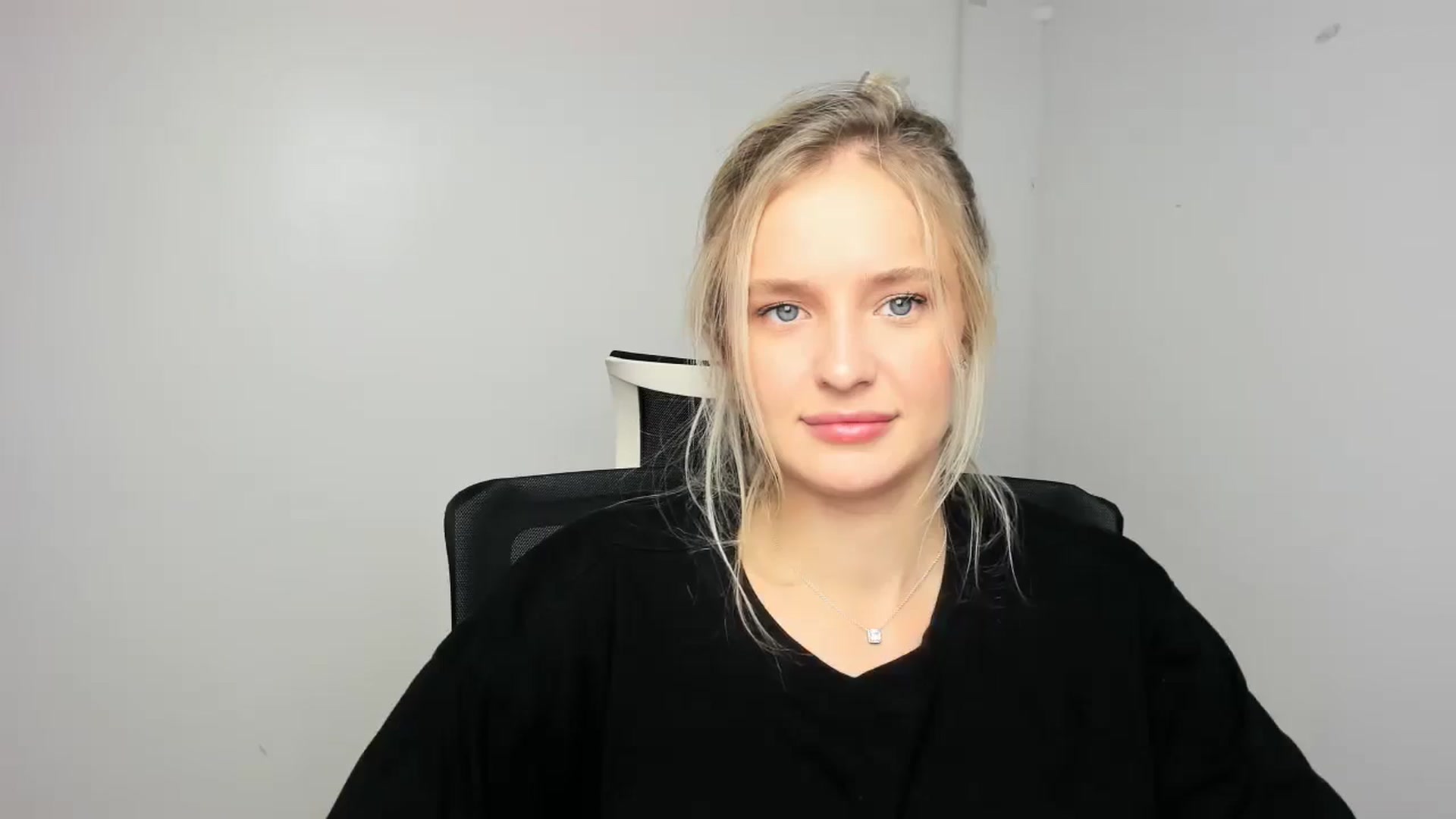 Gallery image thumbnail from Bella_amorere's myfreecams stream on, 09/21/2024, 12:54 image 10 of 20