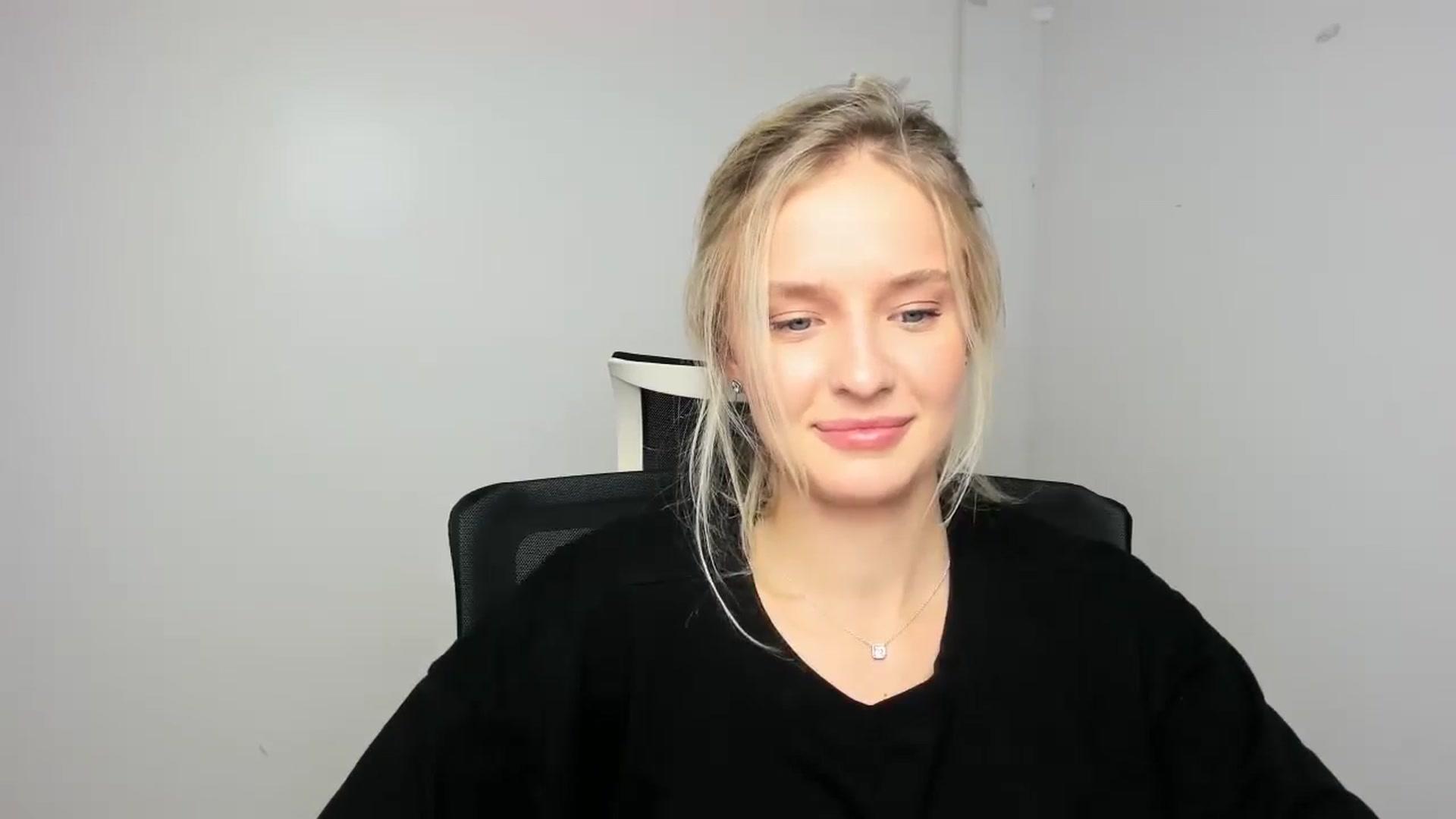 Gallery image thumbnail from Bella_amorere's myfreecams stream on, 09/21/2024, 12:54 image 16 of 20