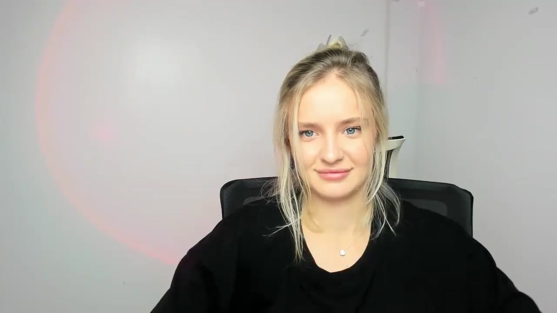 Gallery image thumbnail from Bella_amorere's myfreecams stream on, 09/21/2024, 14:20 image 10 of 20