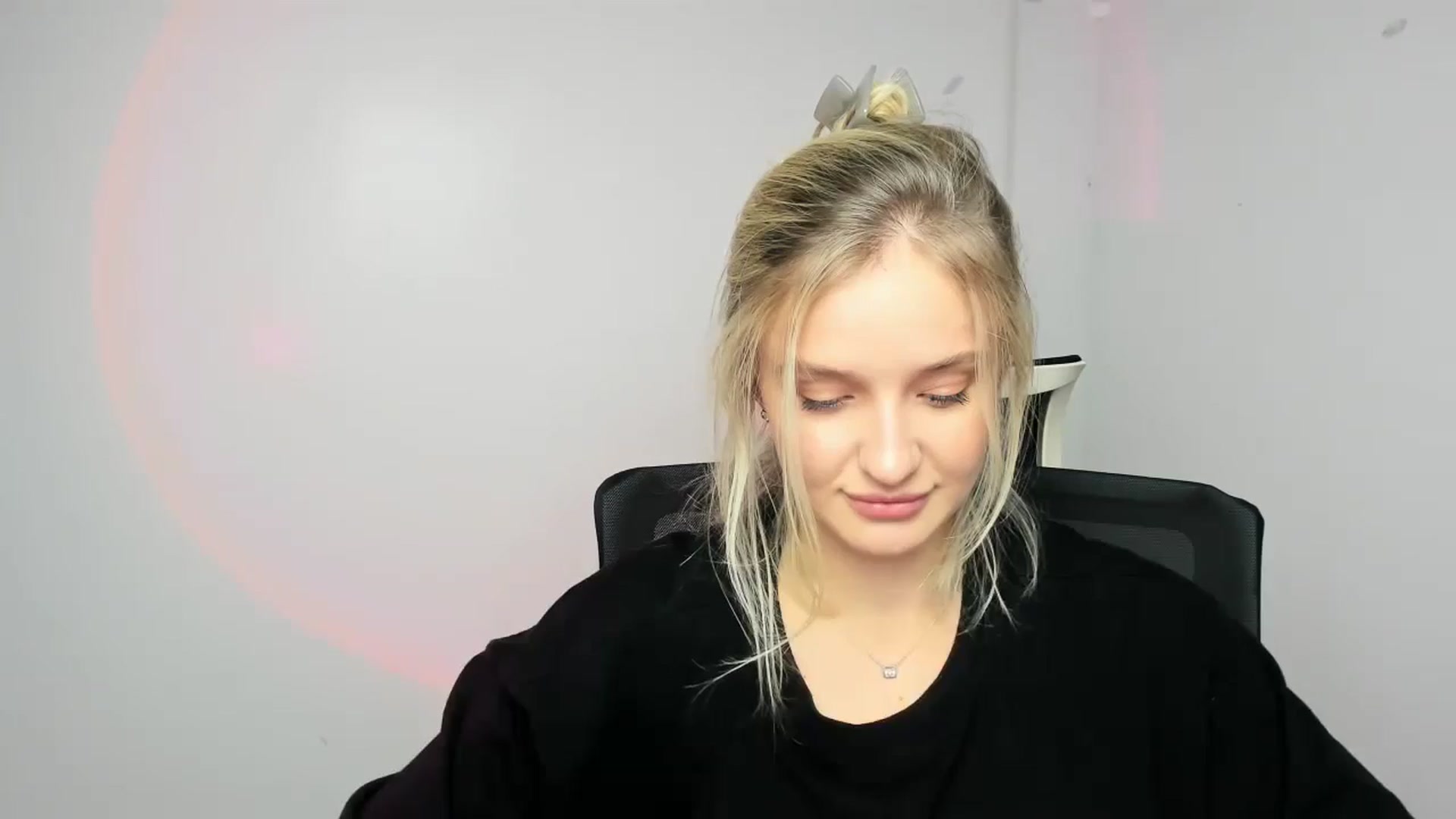 Gallery image thumbnail from Bella_amorere's myfreecams stream on, 09/21/2024, 14:20 image 8 of 20