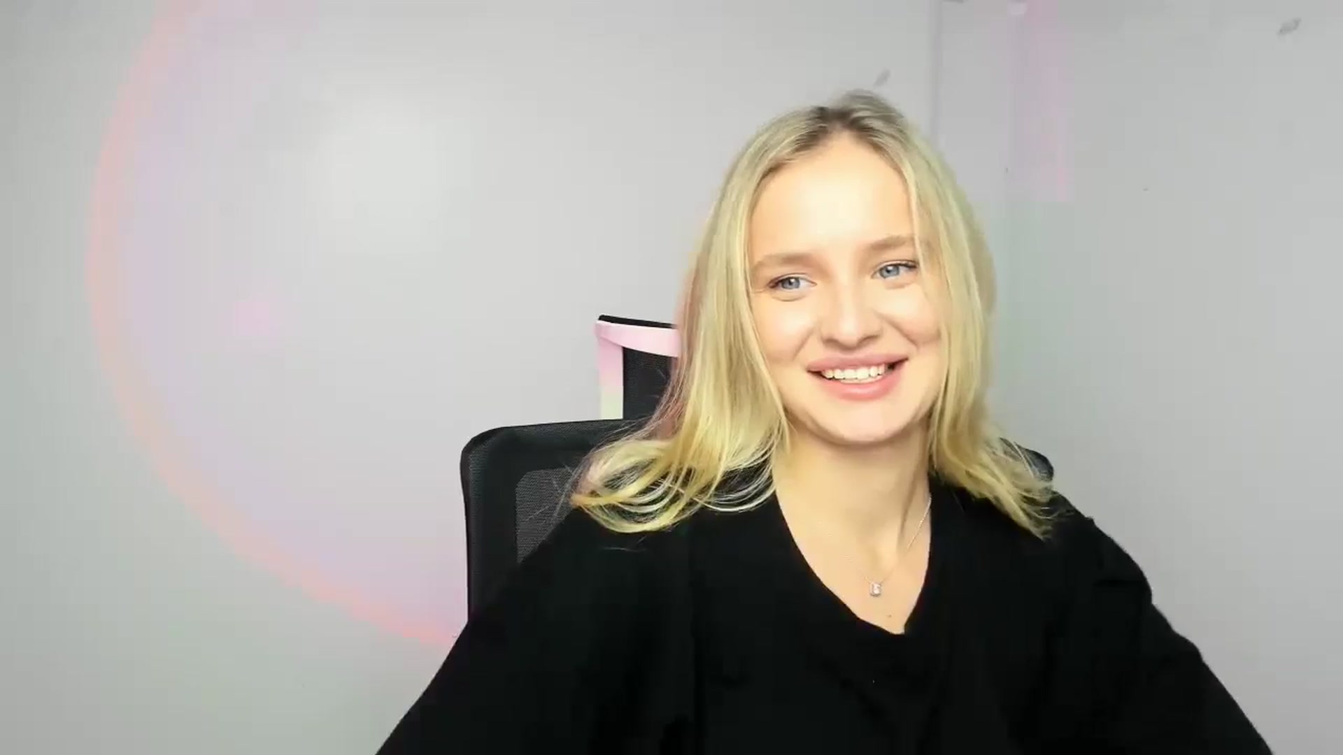 Gallery image thumbnail from Bella_amorere's myfreecams stream on, 09/21/2024, 16:47 image 16 of 20