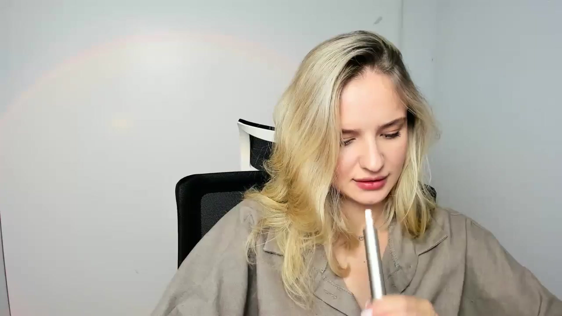 Gallery image thumbnail from Bella_amorere's myfreecams stream on, 09/22/2024, 12:27 image 13 of 20