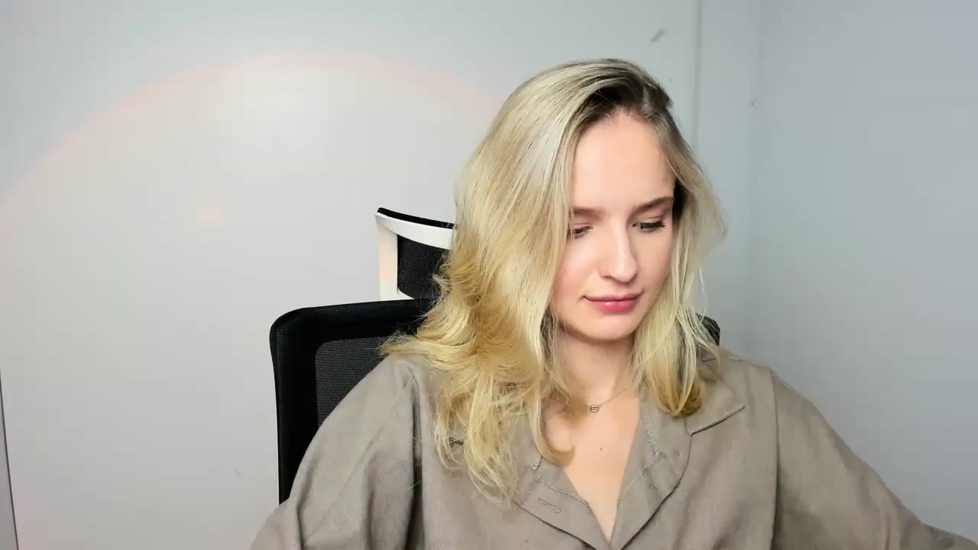 Gallery image thumbnail from Bella_amorere's myfreecams stream on, 09/22/2024, 12:27 image 14 of 20