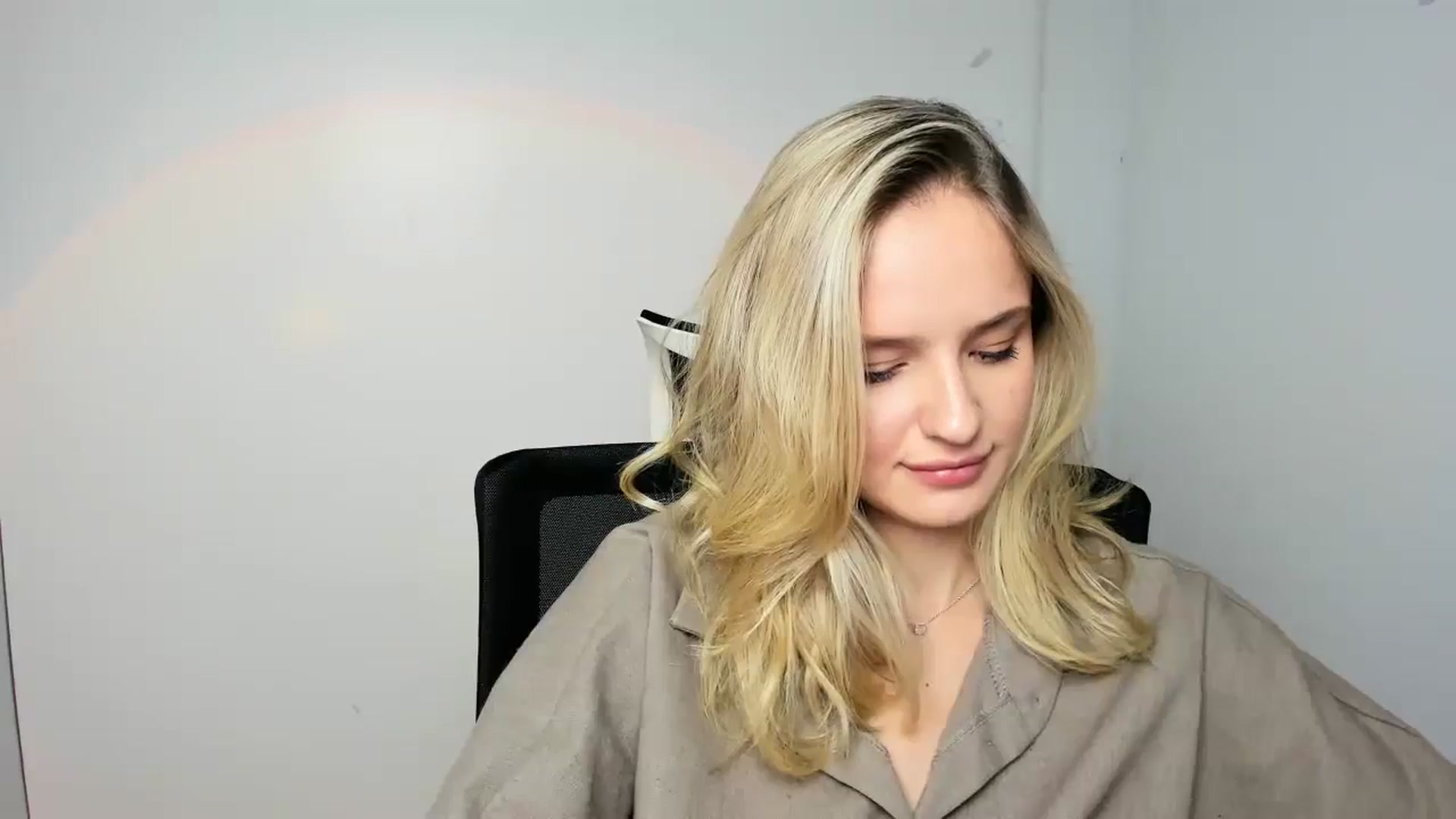 Gallery image thumbnail from Bella_amorere's myfreecams stream on, 09/22/2024, 14:19 image 8 of 20