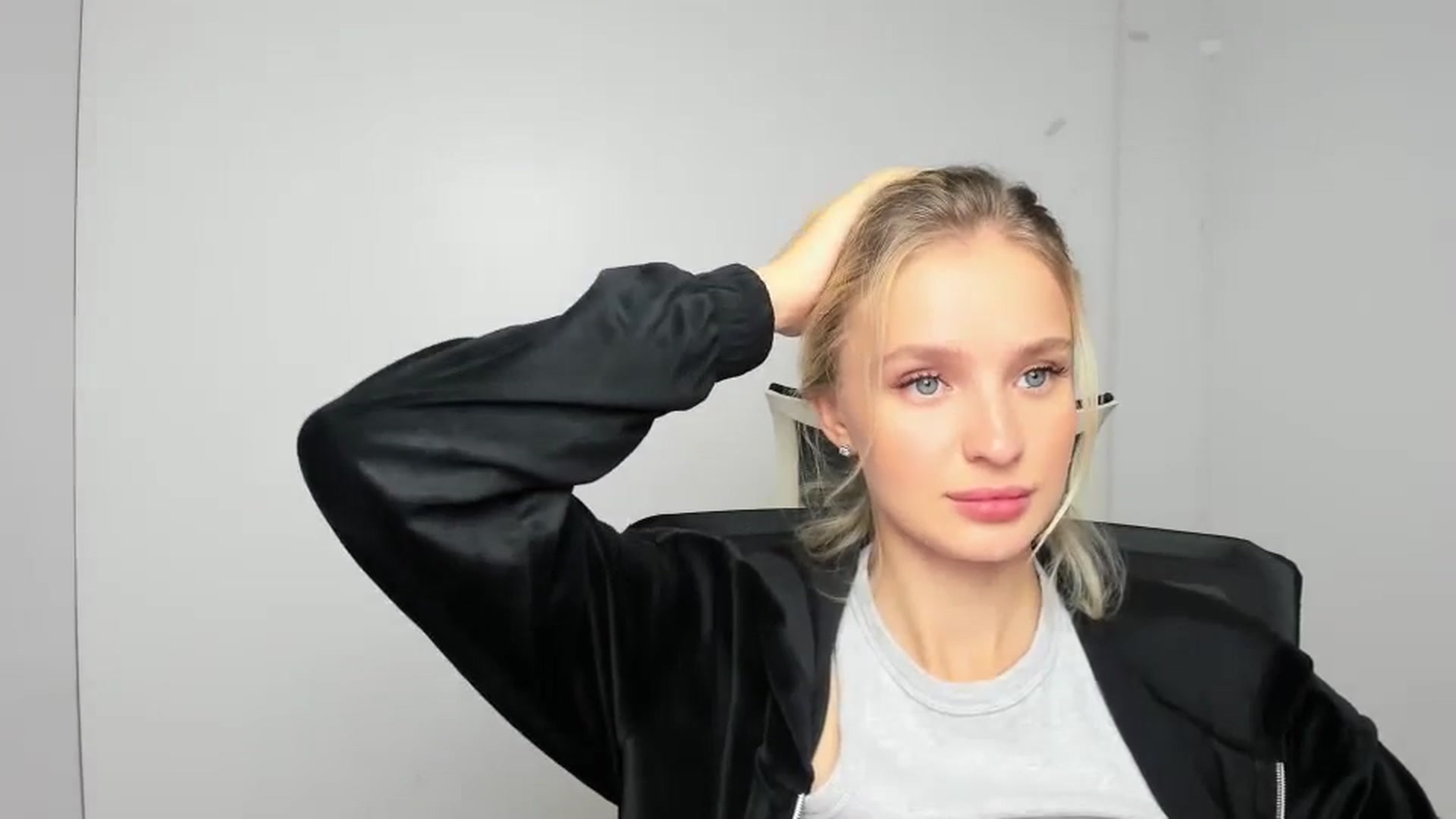 Gallery image thumbnail from Bella_amorere's myfreecams stream on, 09/24/2024, 13:28 image 19 of 20