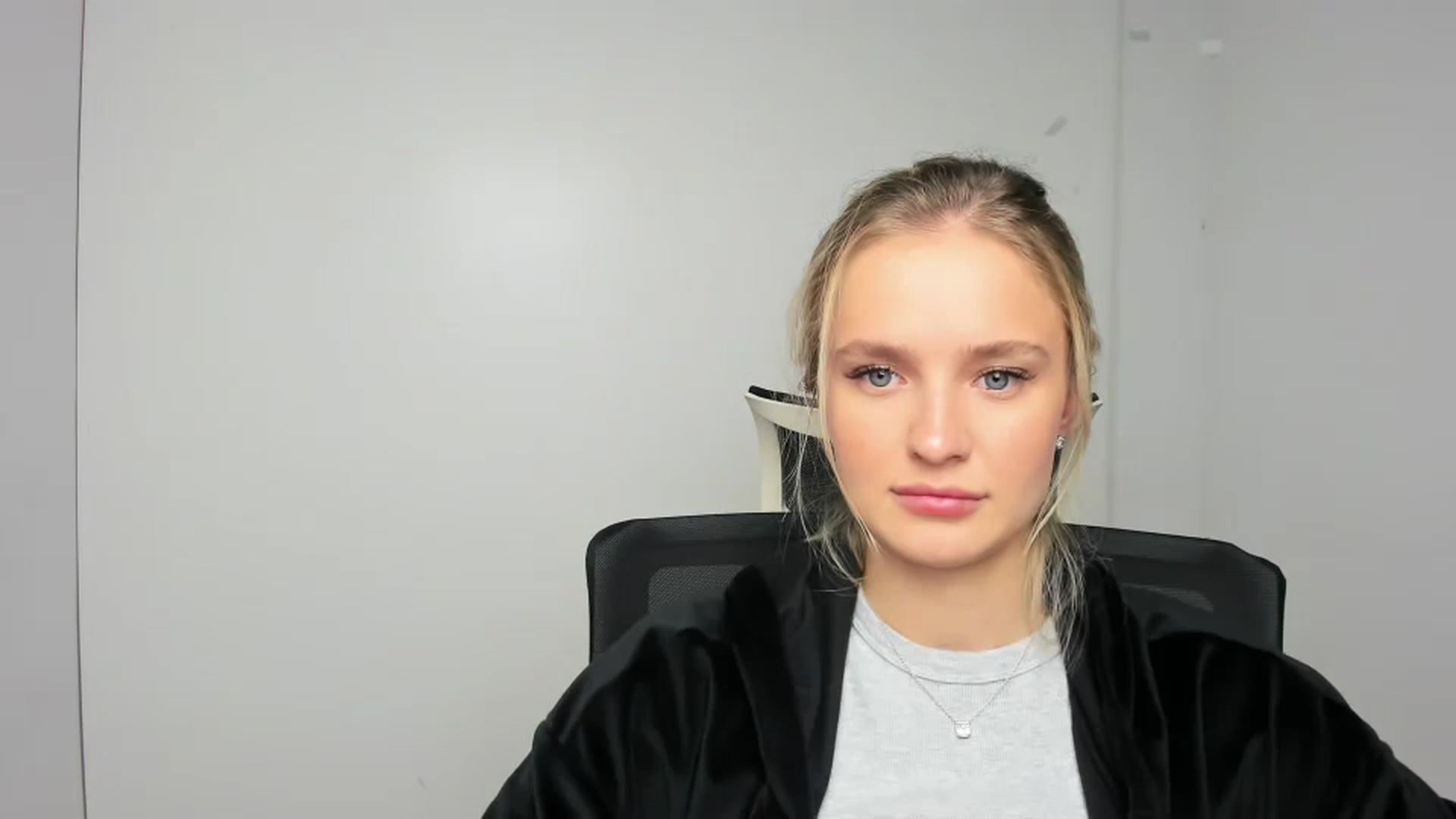 Gallery image thumbnail from Bella_amorere's myfreecams stream on, 09/24/2024, 14:57 image 15 of 20