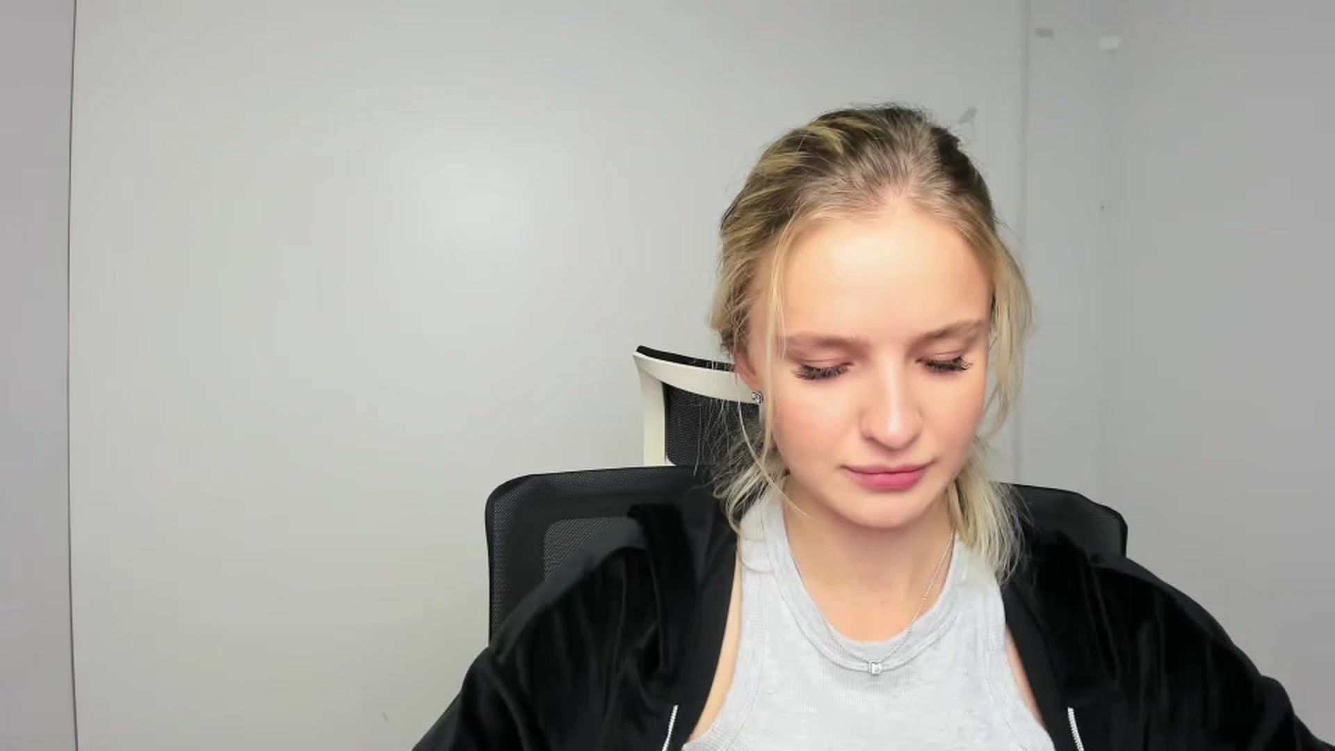 Gallery image thumbnail from Bella_amorere's myfreecams stream on, 09/24/2024, 16:03 image 1 of 20