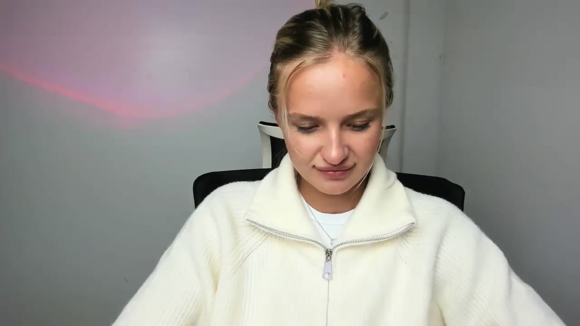 Gallery image thumbnail from Bella_amorere's myfreecams stream on, 10/08/2024, 16:28 image 19 of 20