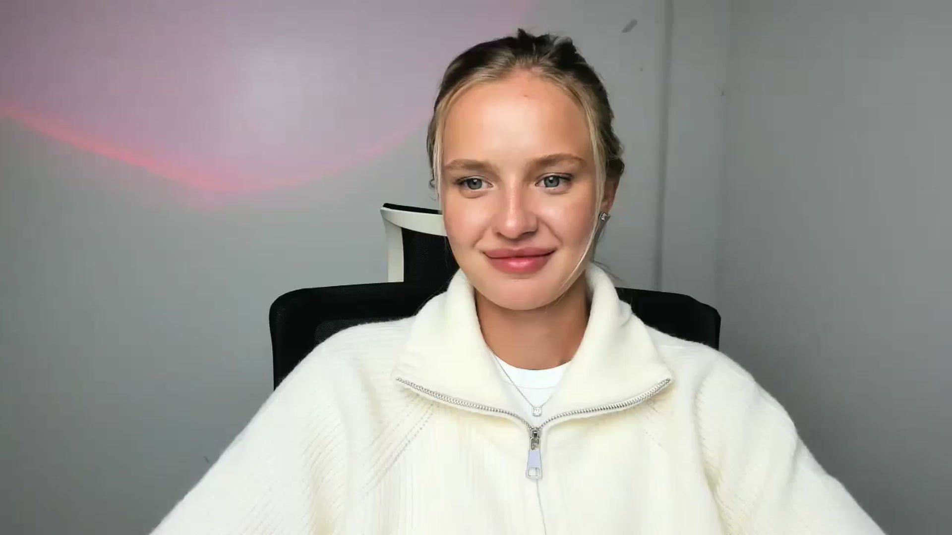 Gallery image thumbnail from Bella_amorere's myfreecams stream on, 10/08/2024, 16:28 image 7 of 20