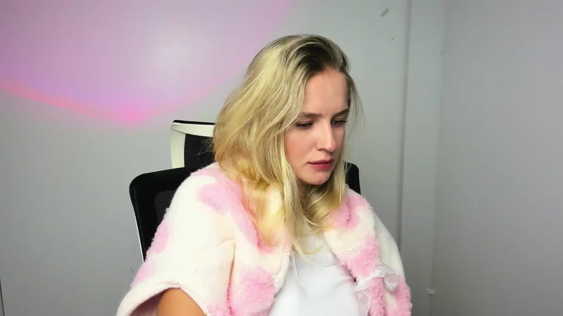 Gallery image thumbnail from Bella_amorere's myfreecams stream on, 10/10/2024, 11:45 image 2 of 20