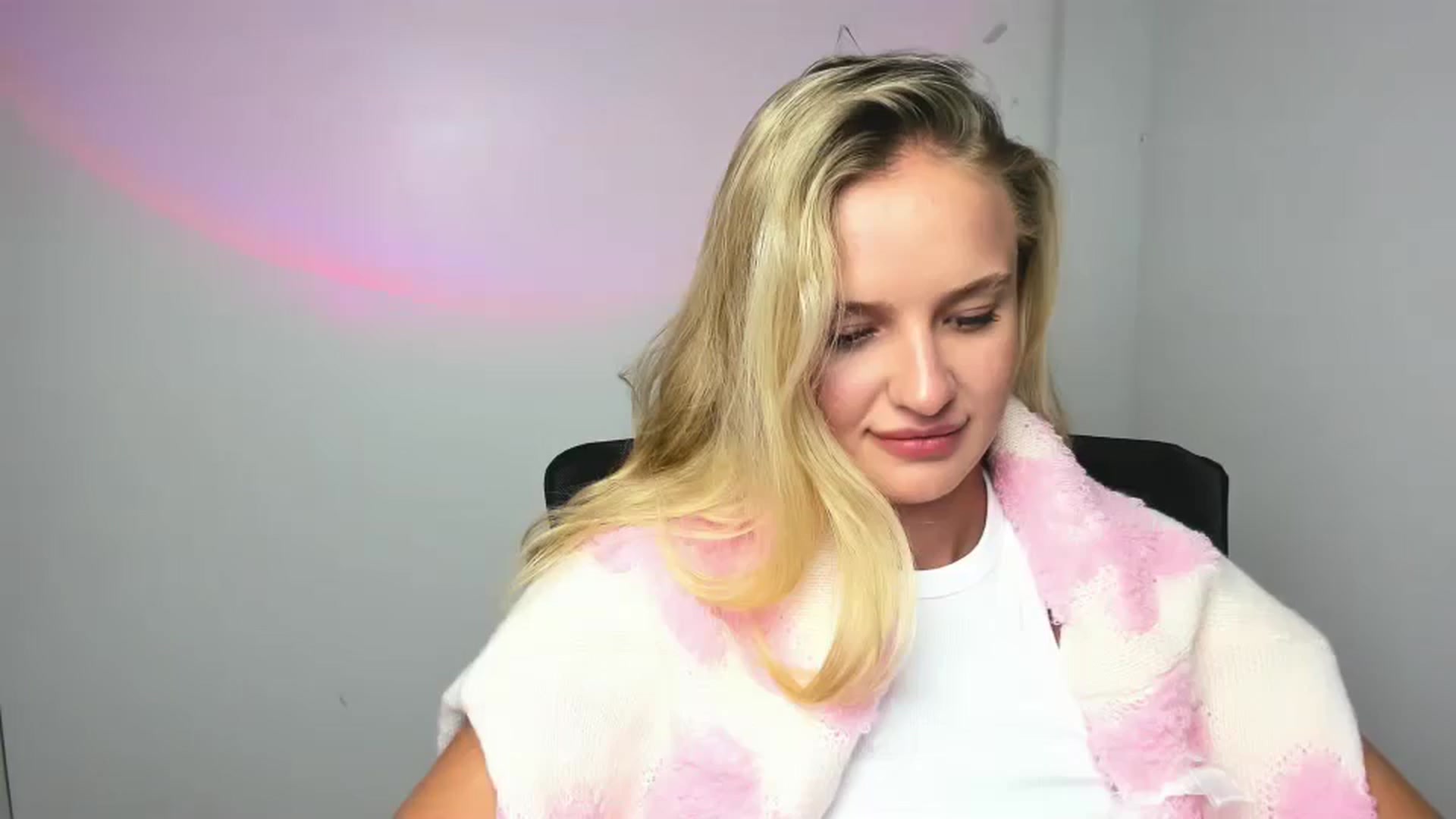 Gallery image thumbnail from Bella_amorere's myfreecams stream on, 10/10/2024, 14:31 image 19 of 20