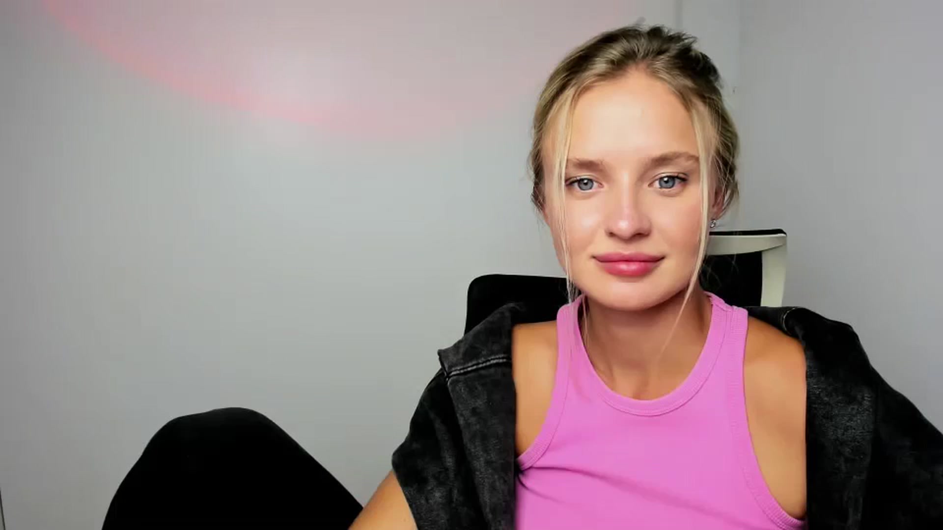 Gallery image thumbnail from Bella_amorere's myfreecams stream on, 10/11/2024, 13:30 image 5 of 20