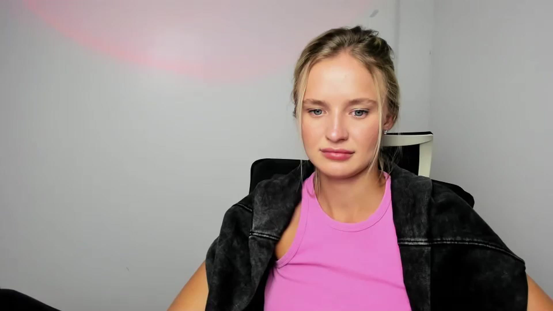 Gallery image thumbnail from Bella_amorere's myfreecams stream on, 10/11/2024, 13:30 image 1 of 20