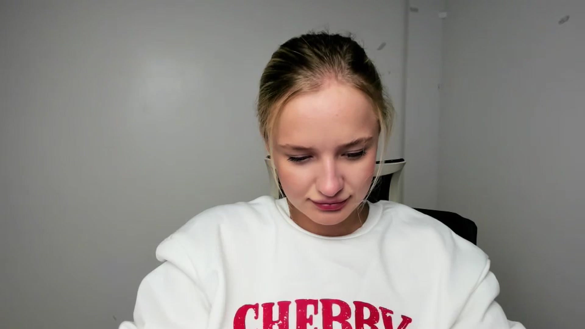 Gallery image thumbnail from Bella_amorere's myfreecams stream on, 10/14/2024, 13:16 image 5 of 20