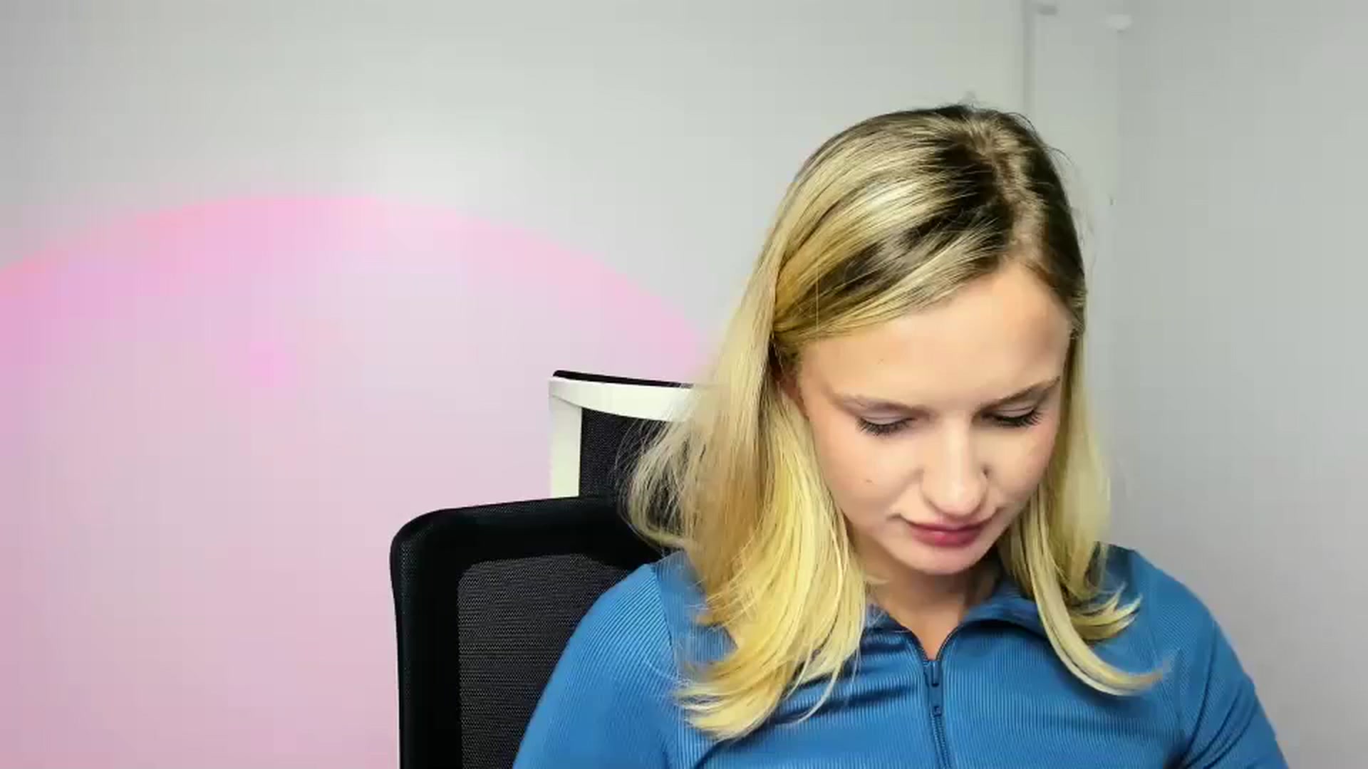 Gallery image thumbnail from Bella_amorere's myfreecams stream on, 10/17/2024, 10:32 image 5 of 20