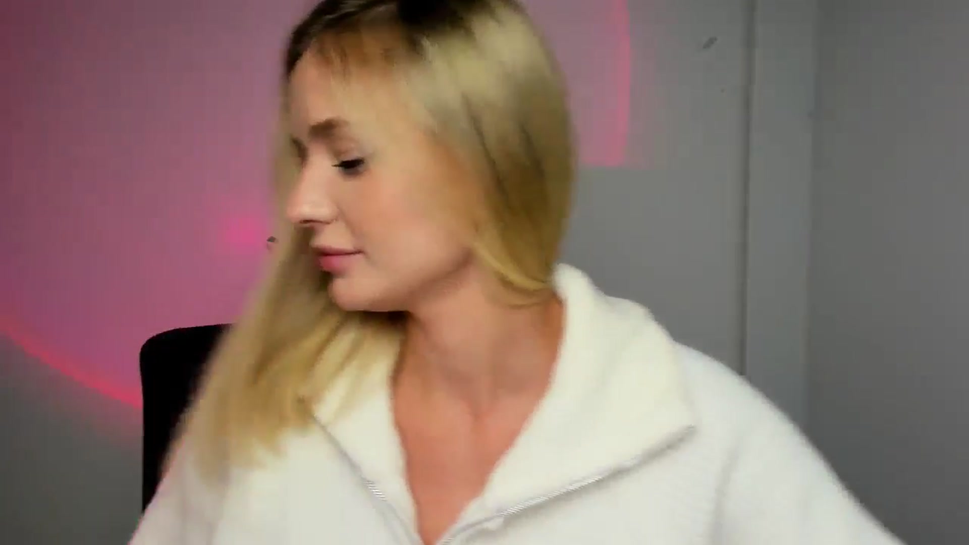 Gallery image thumbnail from Bella_amorere's myfreecams stream on, 10/19/2024, 12:08 image 19 of 20