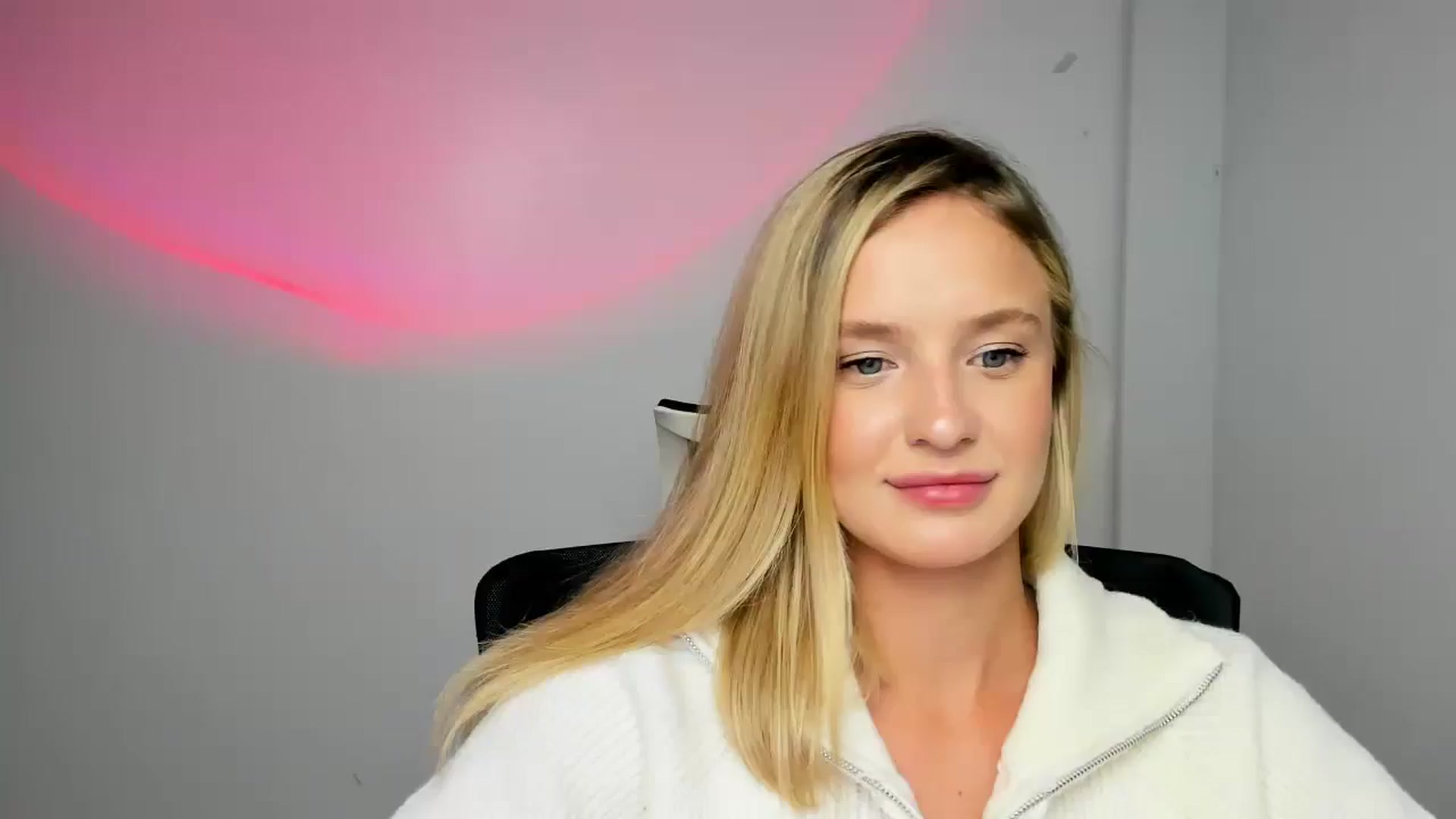 Gallery image thumbnail from Bella_amorere's myfreecams stream on, 10/19/2024, 12:30 image 15 of 20