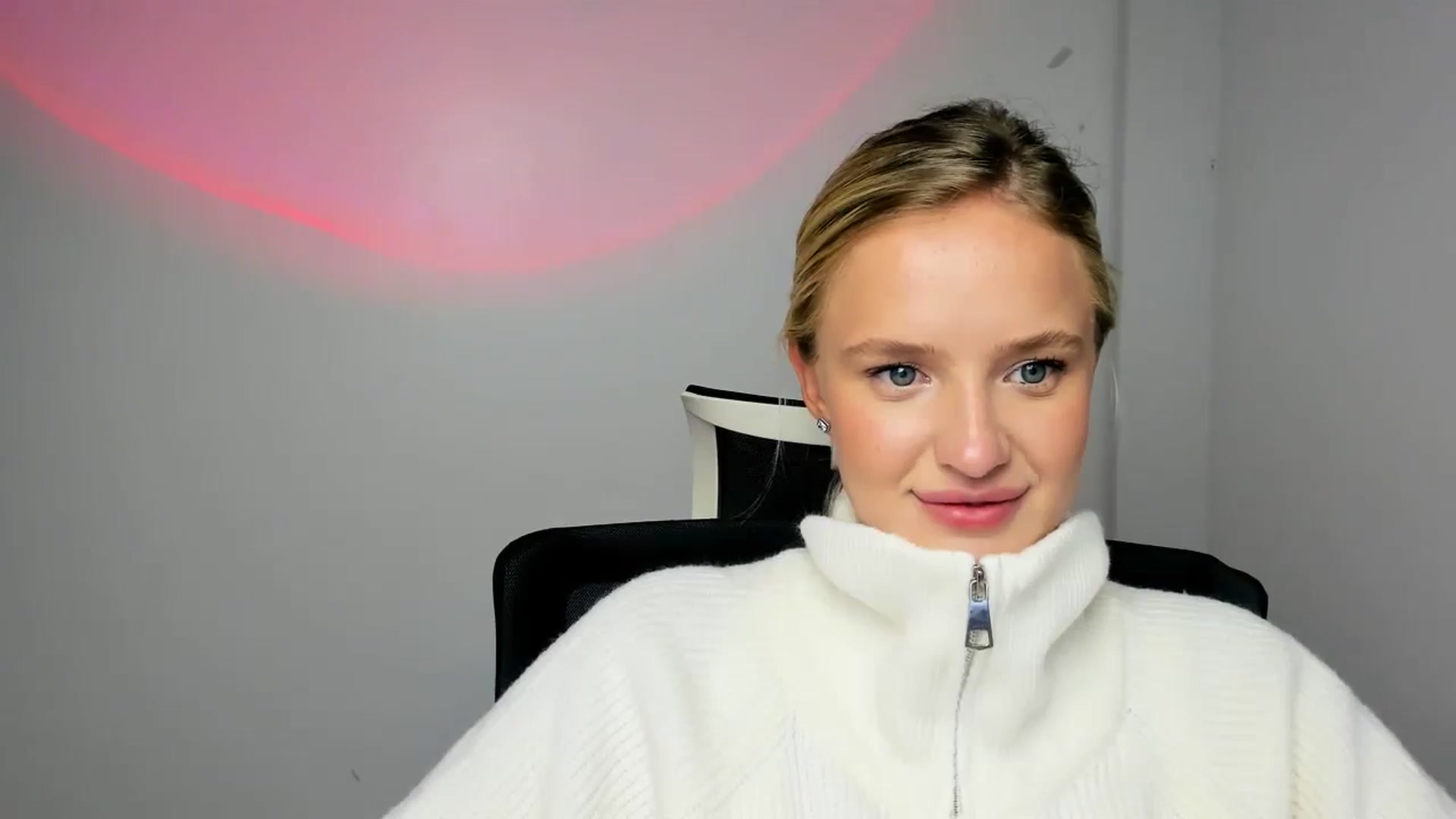 Gallery image thumbnail from Bella_amorere's myfreecams stream on, 10/19/2024, 16:46 image 14 of 20