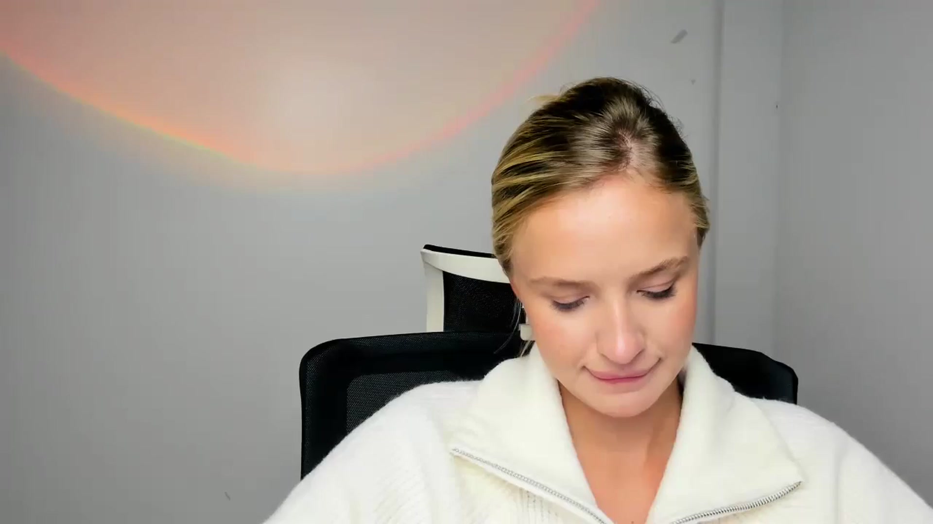 Gallery image thumbnail from Bella_amorere's myfreecams stream on, 10/19/2024, 16:46 image 18 of 20