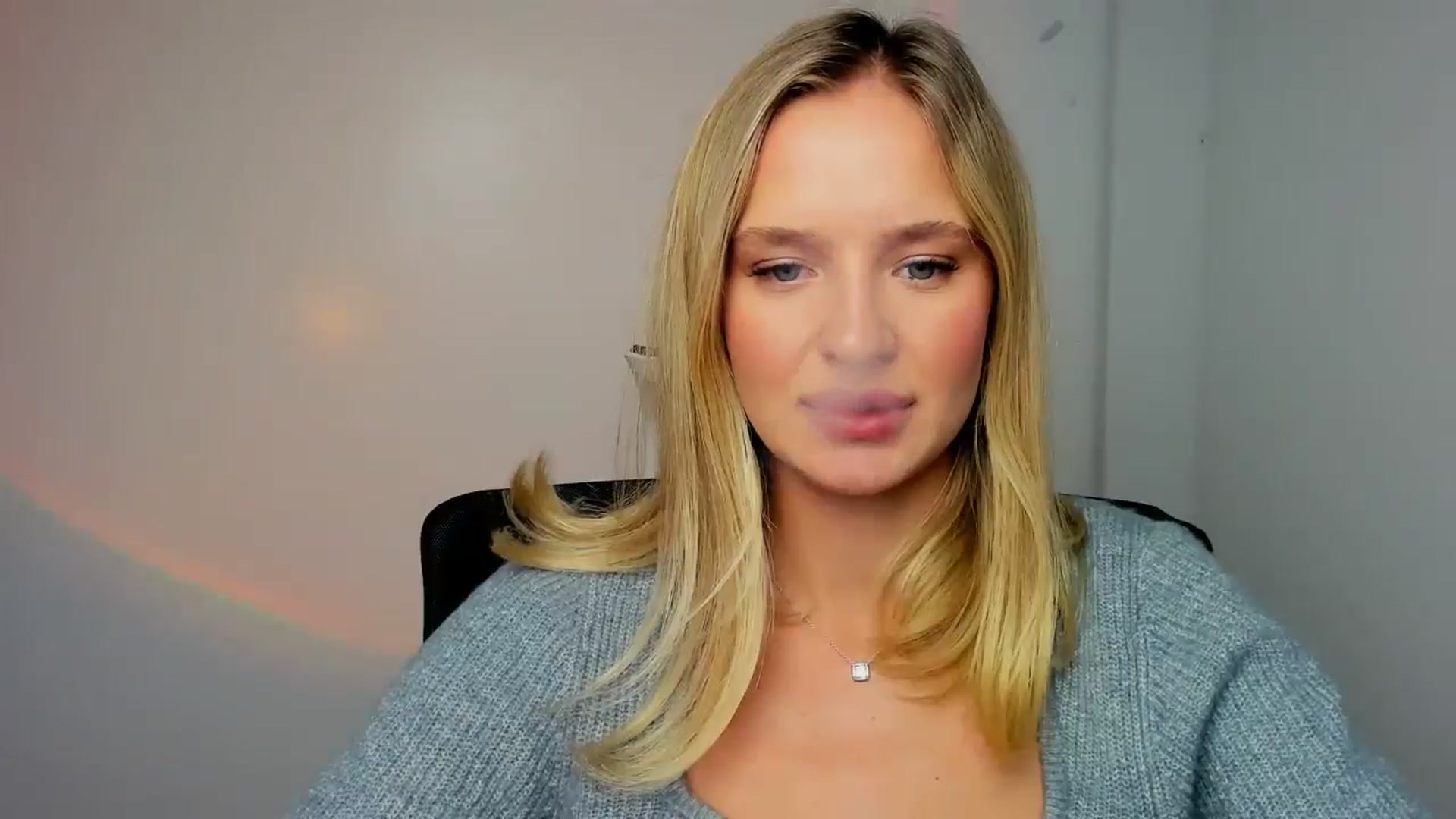 Gallery image thumbnail from Bella_amorere's myfreecams stream on, 10/21/2024, 12:46 image 3 of 20
