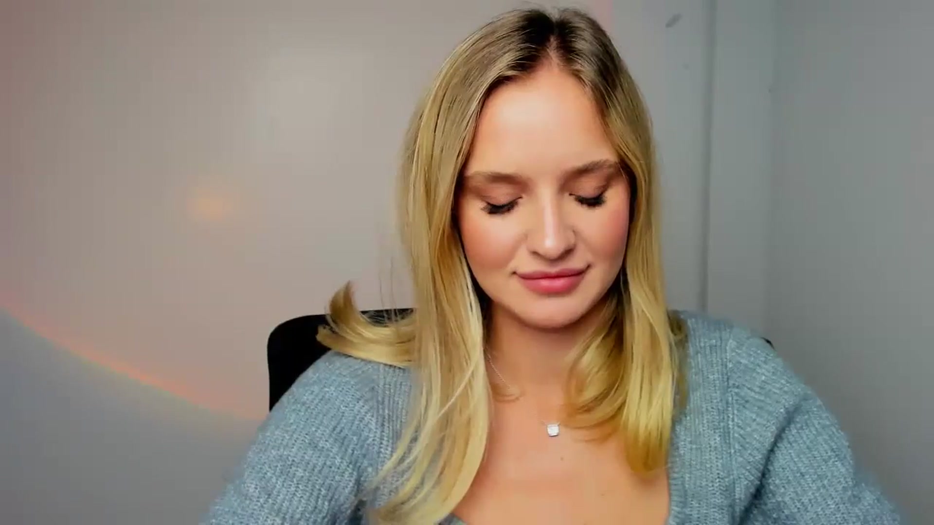 Gallery image thumbnail from Bella_amorere's myfreecams stream on, 10/21/2024, 12:46 image 2 of 20
