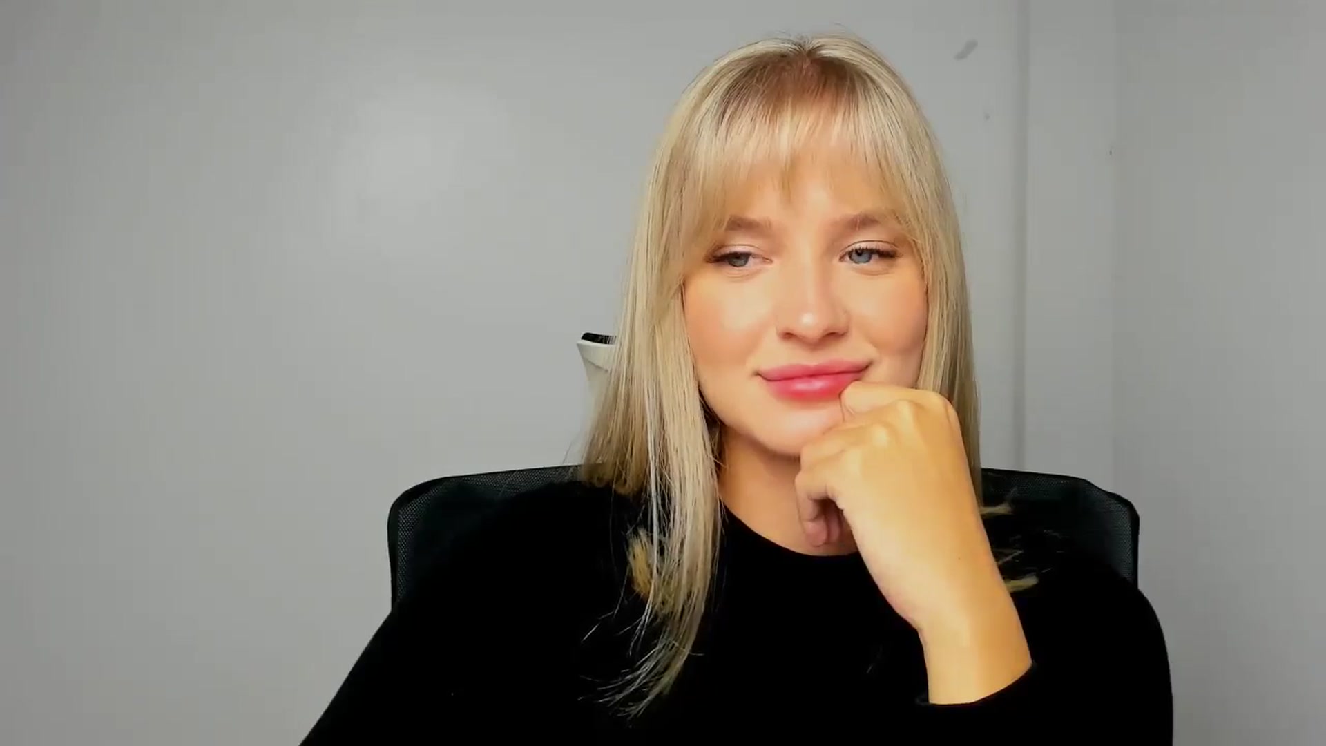 Gallery image thumbnail from Bella_amorere's myfreecams stream on, 10/23/2024, 12:30 image 14 of 20