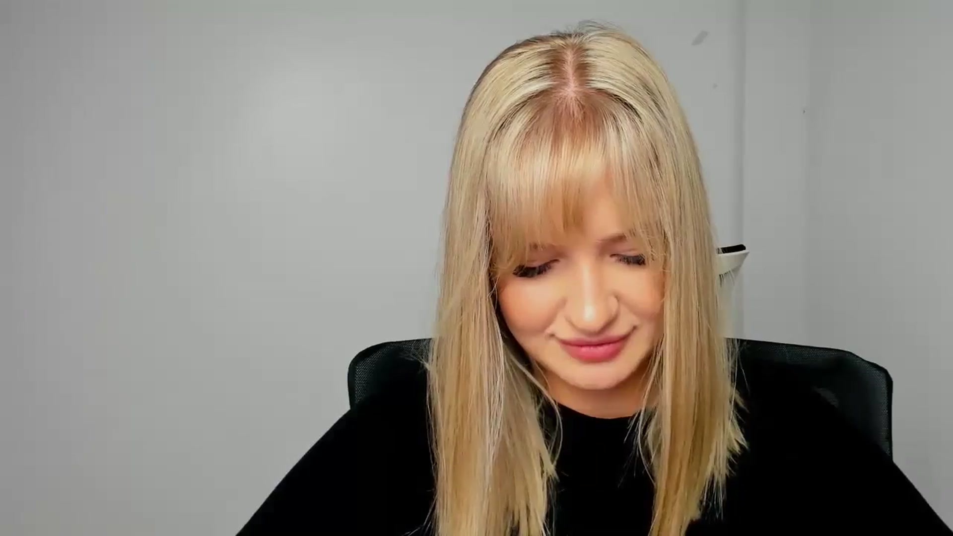Gallery image thumbnail from Bella_amorere's myfreecams stream on, 10/23/2024, 14:57 image 14 of 20