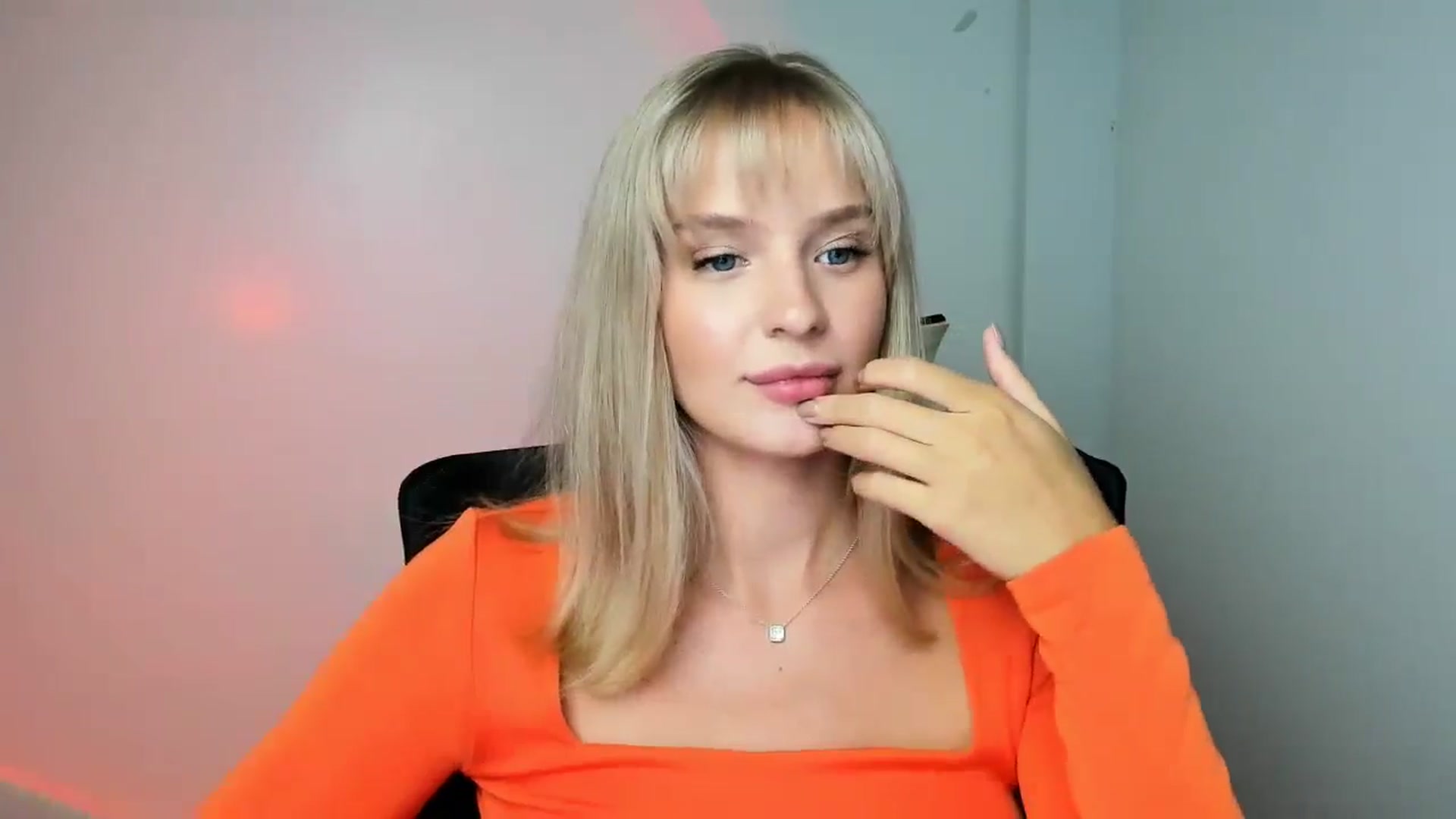 Gallery image thumbnail from Bella_amorere's myfreecams stream on, 10/24/2024, 15:00 image 5 of 20