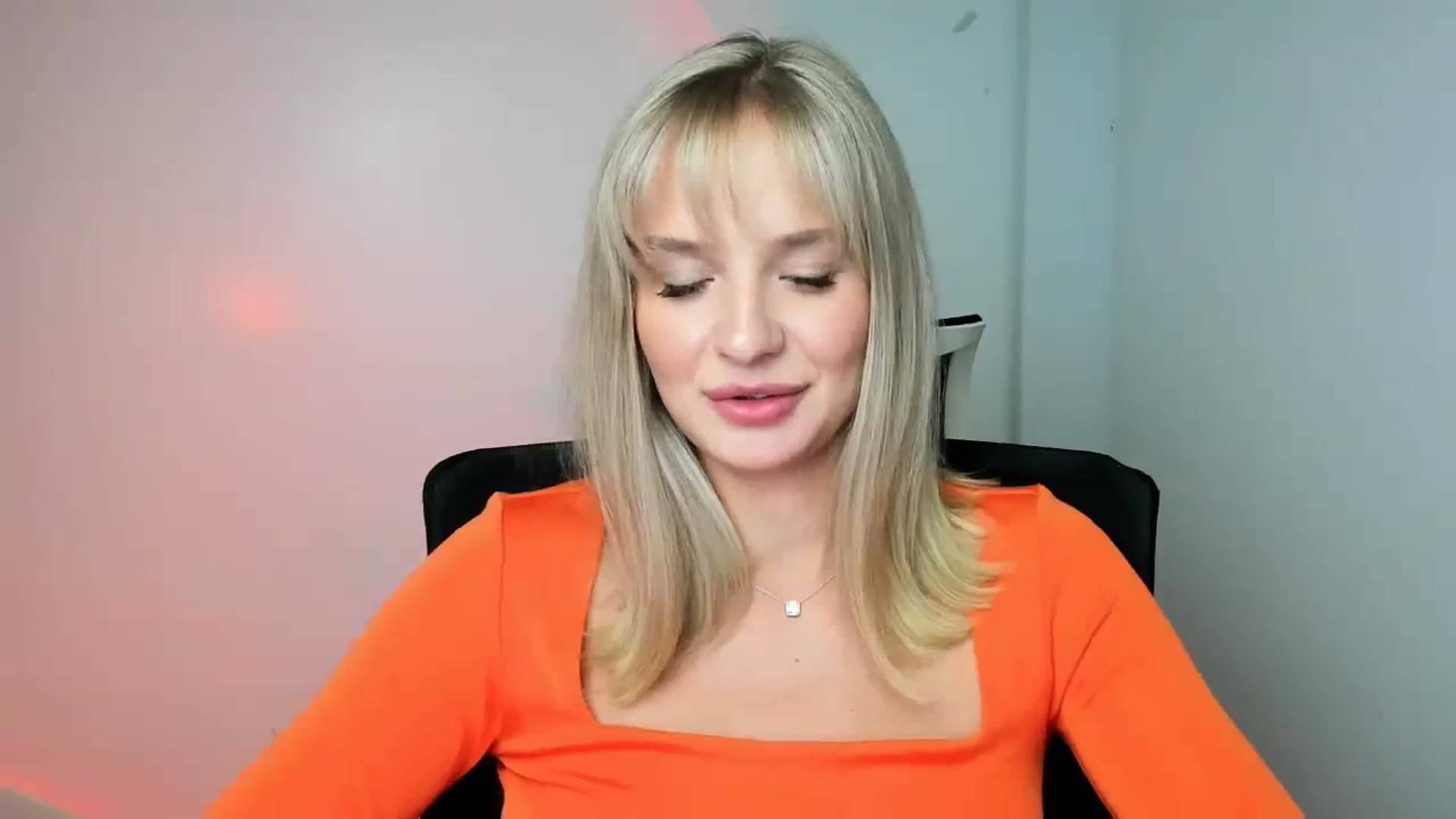 Gallery image thumbnail from Bella_amorere's myfreecams stream on, 10/24/2024, 15:00 image 19 of 20