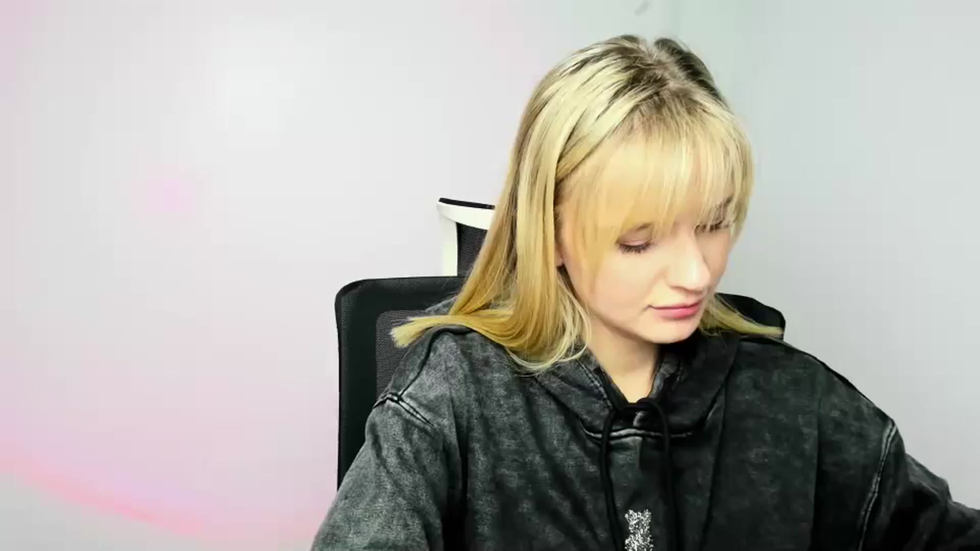 Gallery image thumbnail from Bella_amorere's myfreecams stream on, 11/21/2024, 13:19 image 20 of 20
