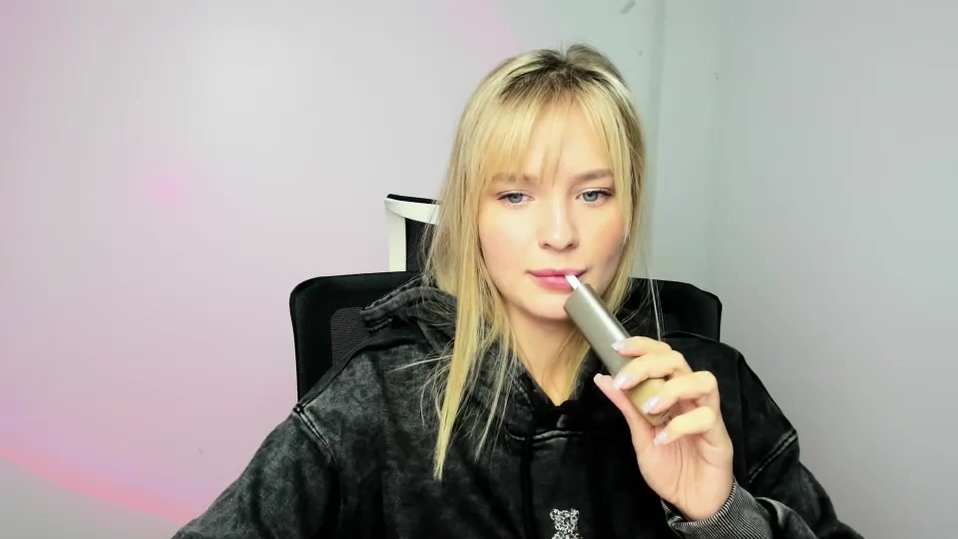 Gallery image thumbnail from Bella_amorere's myfreecams stream on, 11/21/2024, 13:19 image 16 of 20